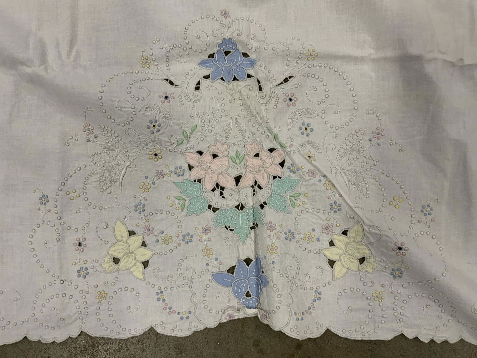 Embroidered Dining Table Cloth Apr 13, 2022 The Benefit Shop