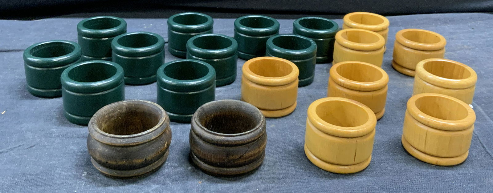 Lot 20 Wood Napkin Rings (1 of 4)