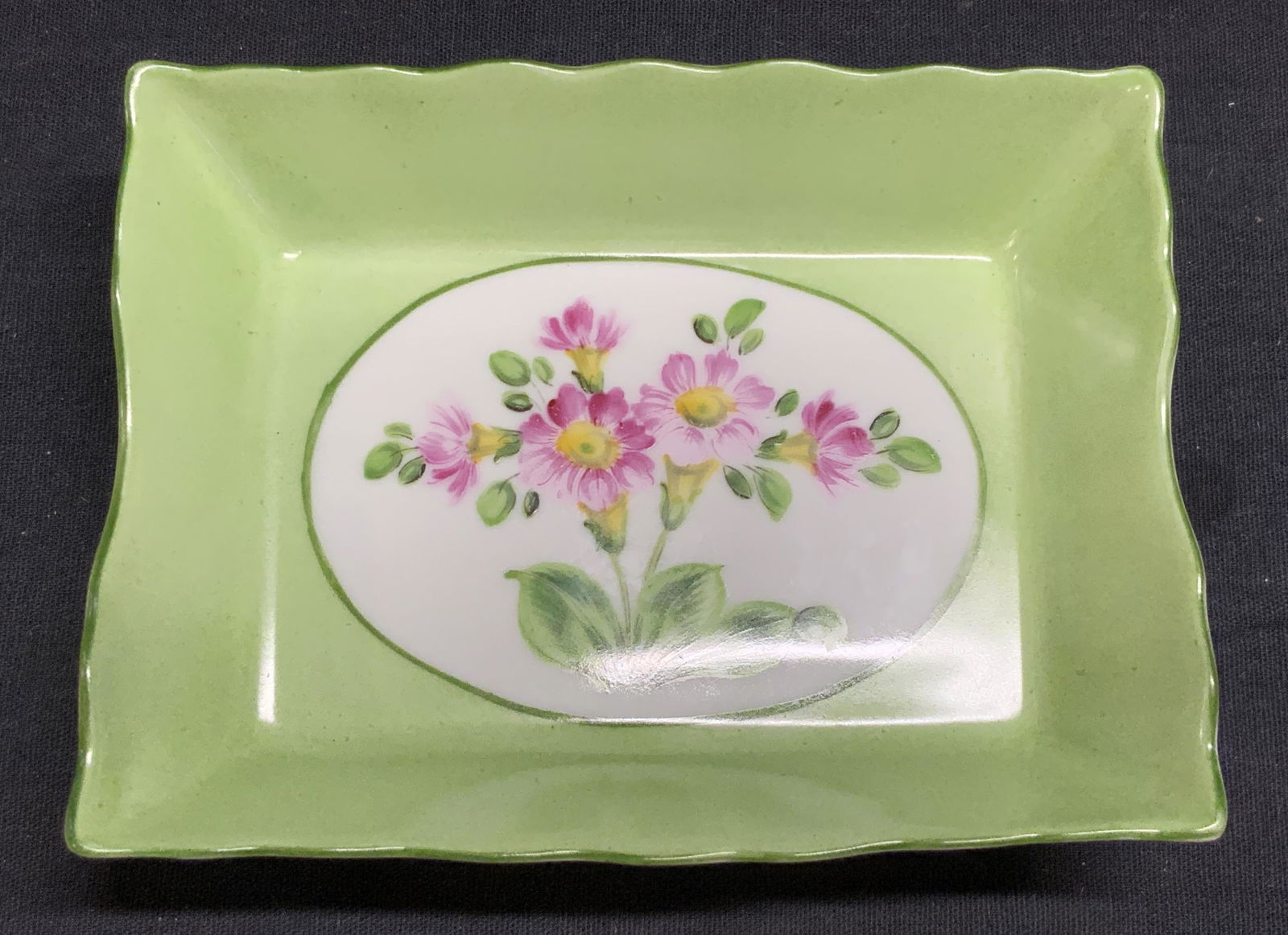 ANNE MARIE MURRAY Hand Painted Porcelain Ashtray: ANNE MARIE MURRAY Hand Painted Porcelain Ashtray, measures 5 x 3 1/2 inches. Porcelain, Anne Marie Murray porcelain , Anne Marie Murray hand painted porcelain, ash tray, porcelain ash tray, porcelain