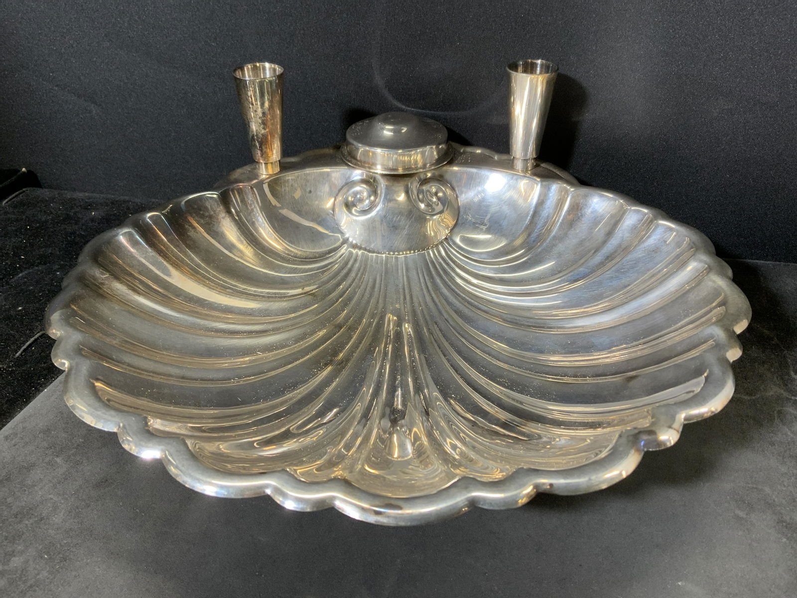 SHEFFIELD SILVER CO Scallop Shell Dish (1 of 5)