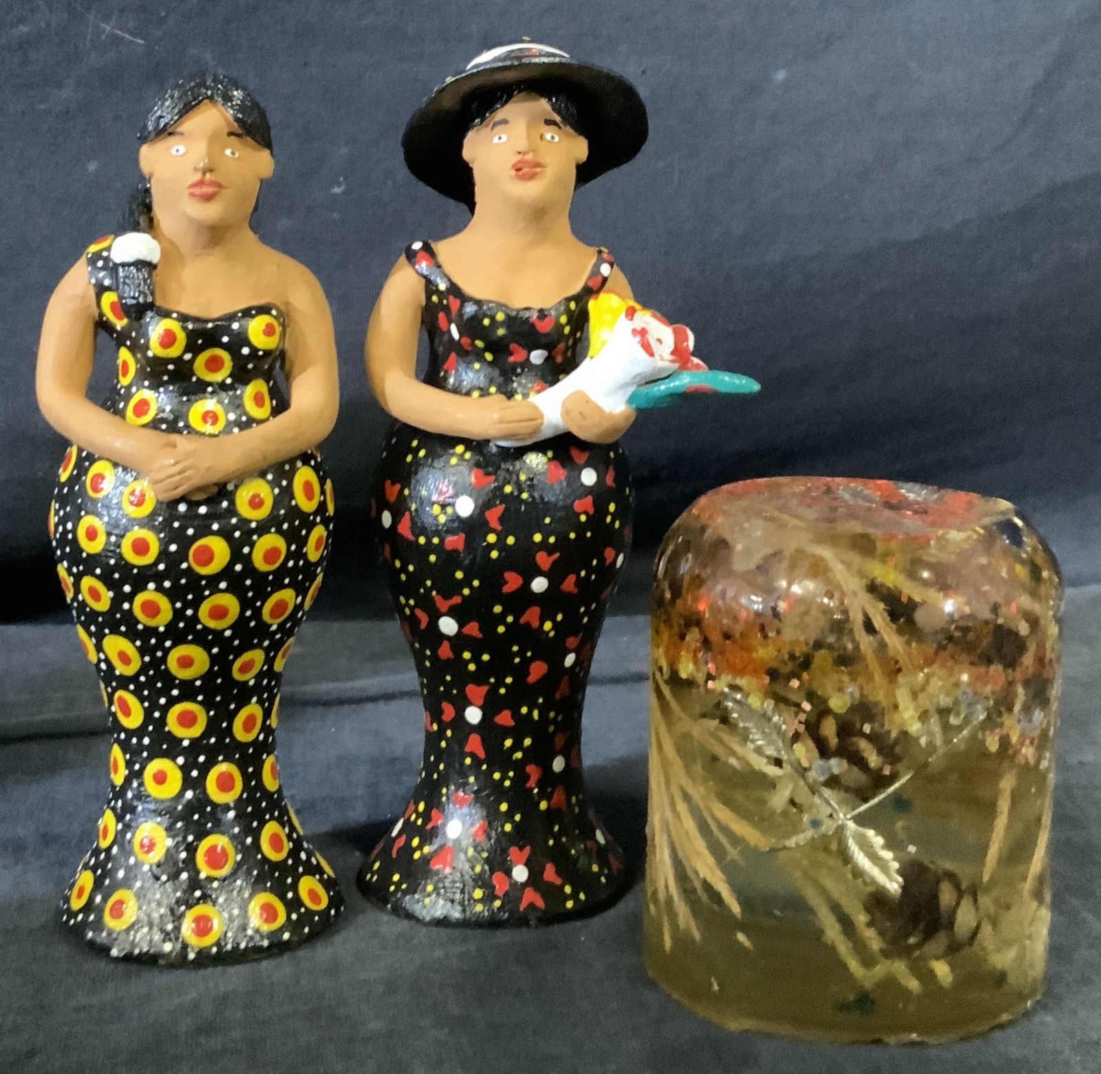 Lot 3 Ceramic and Resin Tabletop Accessories (1 of 5)