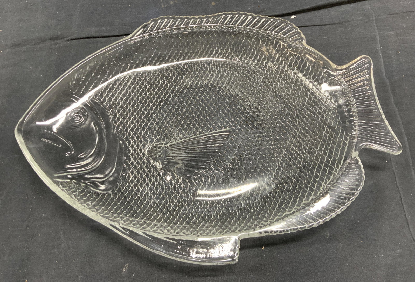 Glass Flounder Fish Motif Tray: Glass Flounder Fish Motif Tray, oven proof, made in USA, measures 15 3/4 inches long x 11 inches wide x 1 1/4 inches tall. Glass, glass tray, glass kitchenware, glass home decor, glass fish tray, glas