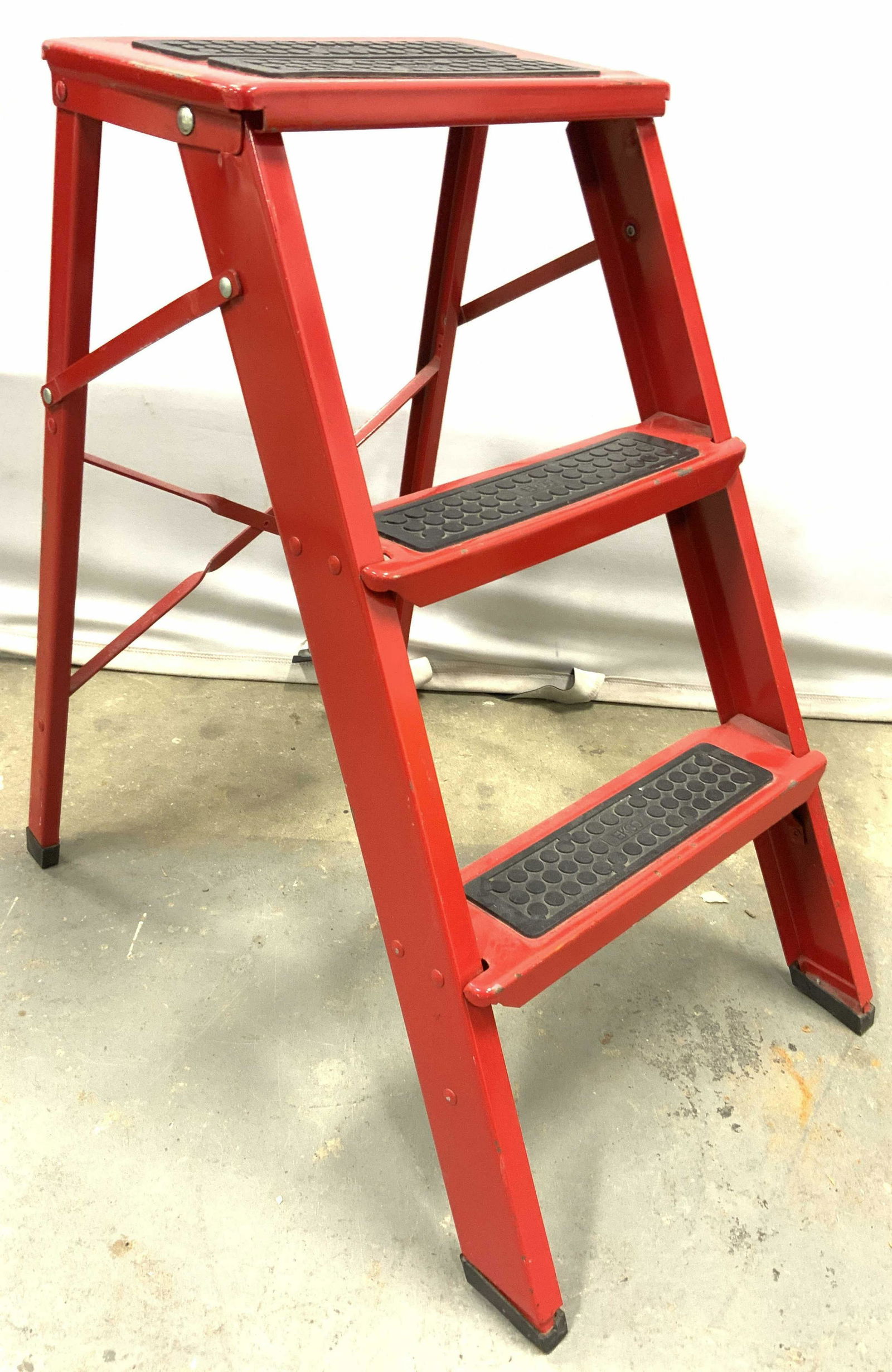 EKCO Vintage Metal Stepstool Red (1 of 9)