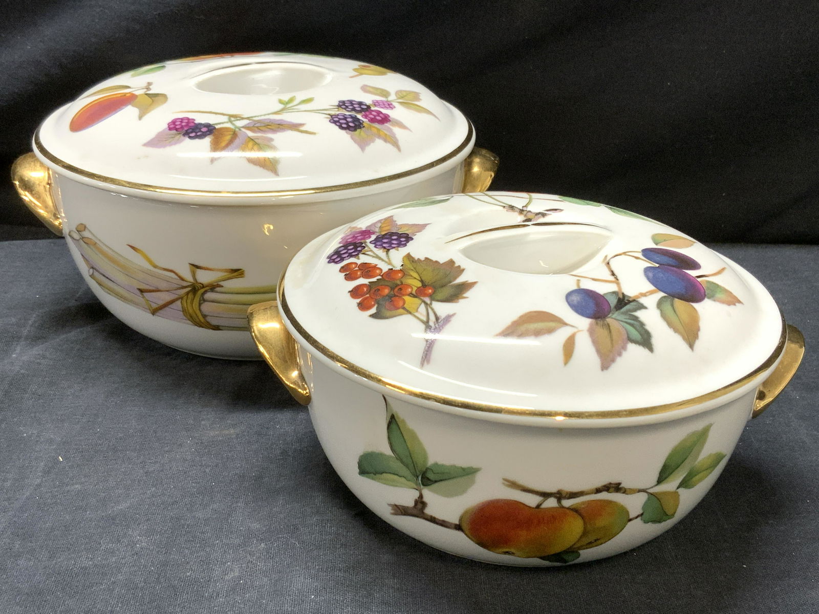 ROYAL WORCESTER Vintage Pair Of Lidded Dishes, ENG (1 of 7)