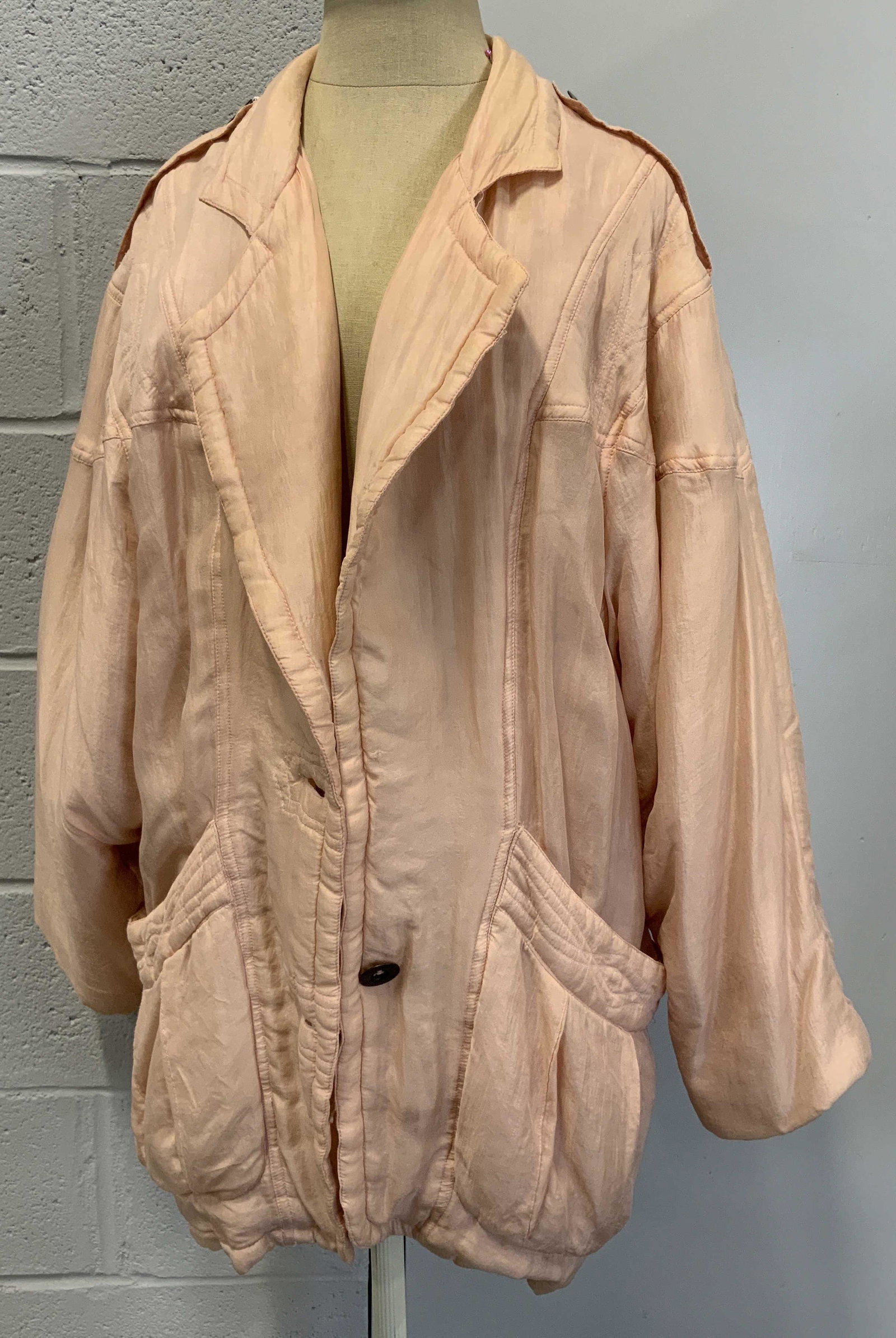 J. GALLERY Pink Silk Lightweight Jacket: J. GALLERY Pink Silk Lightweight Jacket , tag reads Medium! Shell 100% silk, lining 100% silk, filler 100% polyester, length of 31 inches, waist measures approx 22 inches, sleeves measures approx 29 i