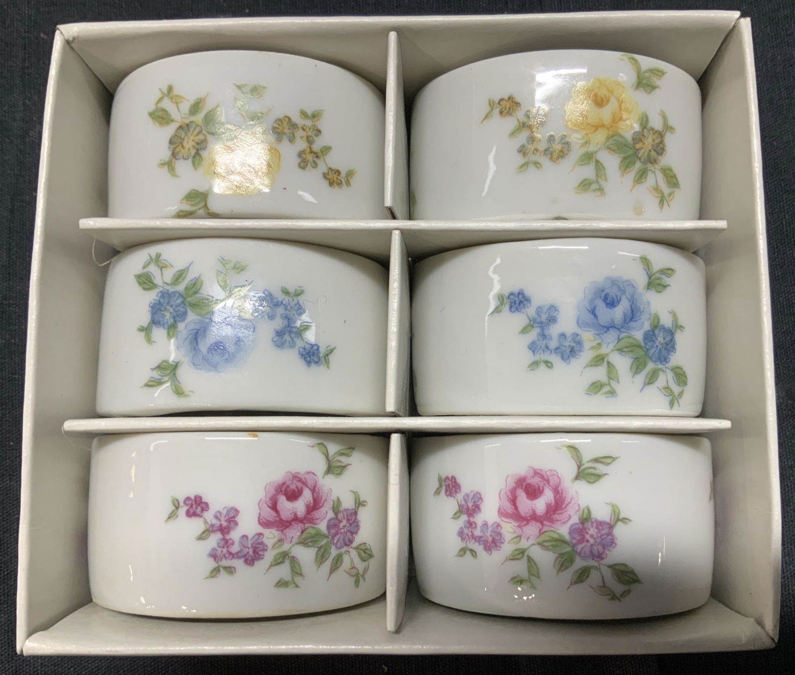 Set 6 Porcelain Floral Napkin Rings in Box, Japan (1 of 5)