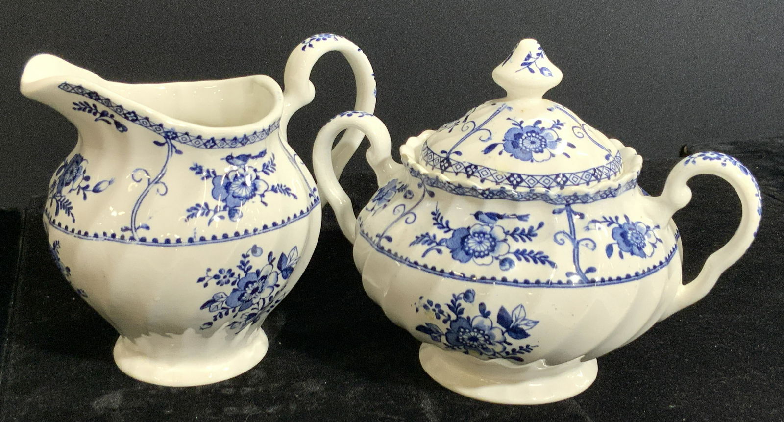 Set 2 English Ceramic Creamer & Lidded Sugar Bowl (1 of 7)