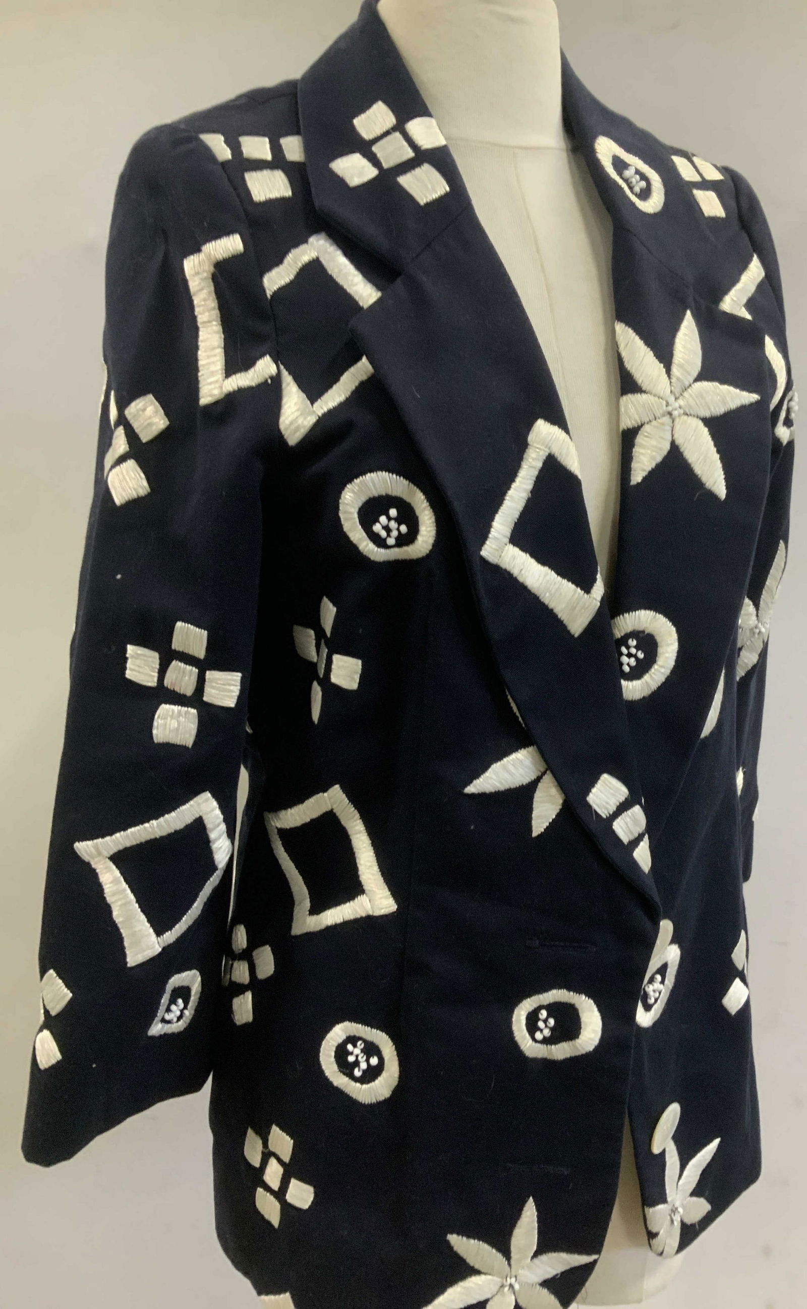 Charlotte NEUVILLE Vtg Cotton Blazer w Embroidery (1 of 6)