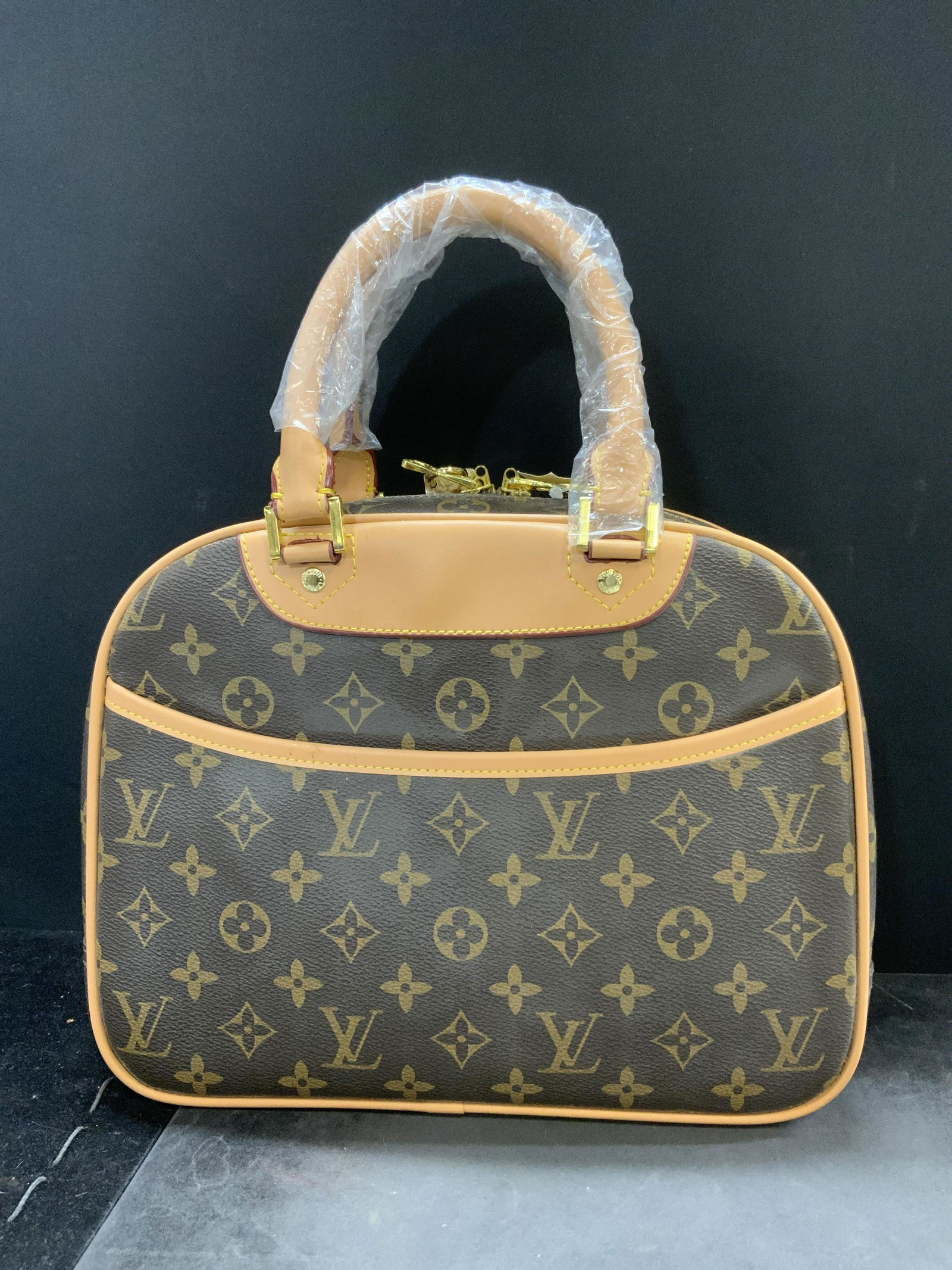 Louis Vuitton Monogram Handbag (1 of 13)