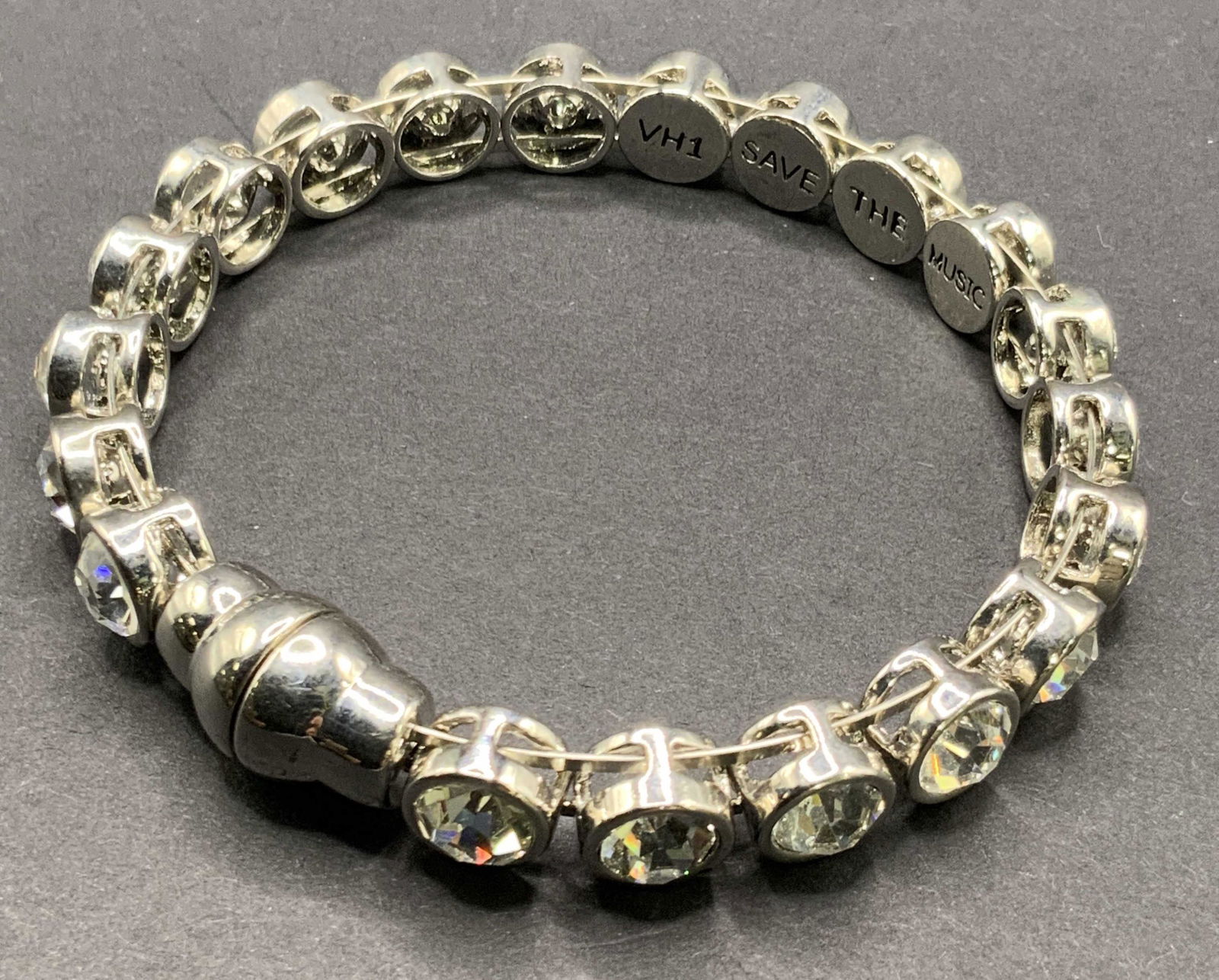 VH1 SAVE THE MUSIC Magnetic Crystal Bracelet (1 of 6)