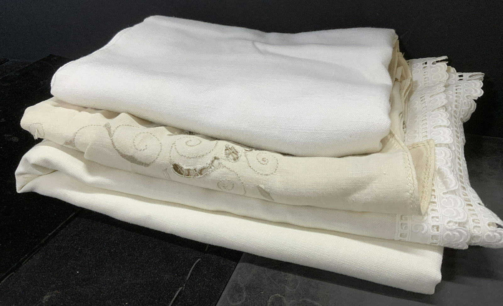 Lot 3 Linen Tablecloths (1 of 9)