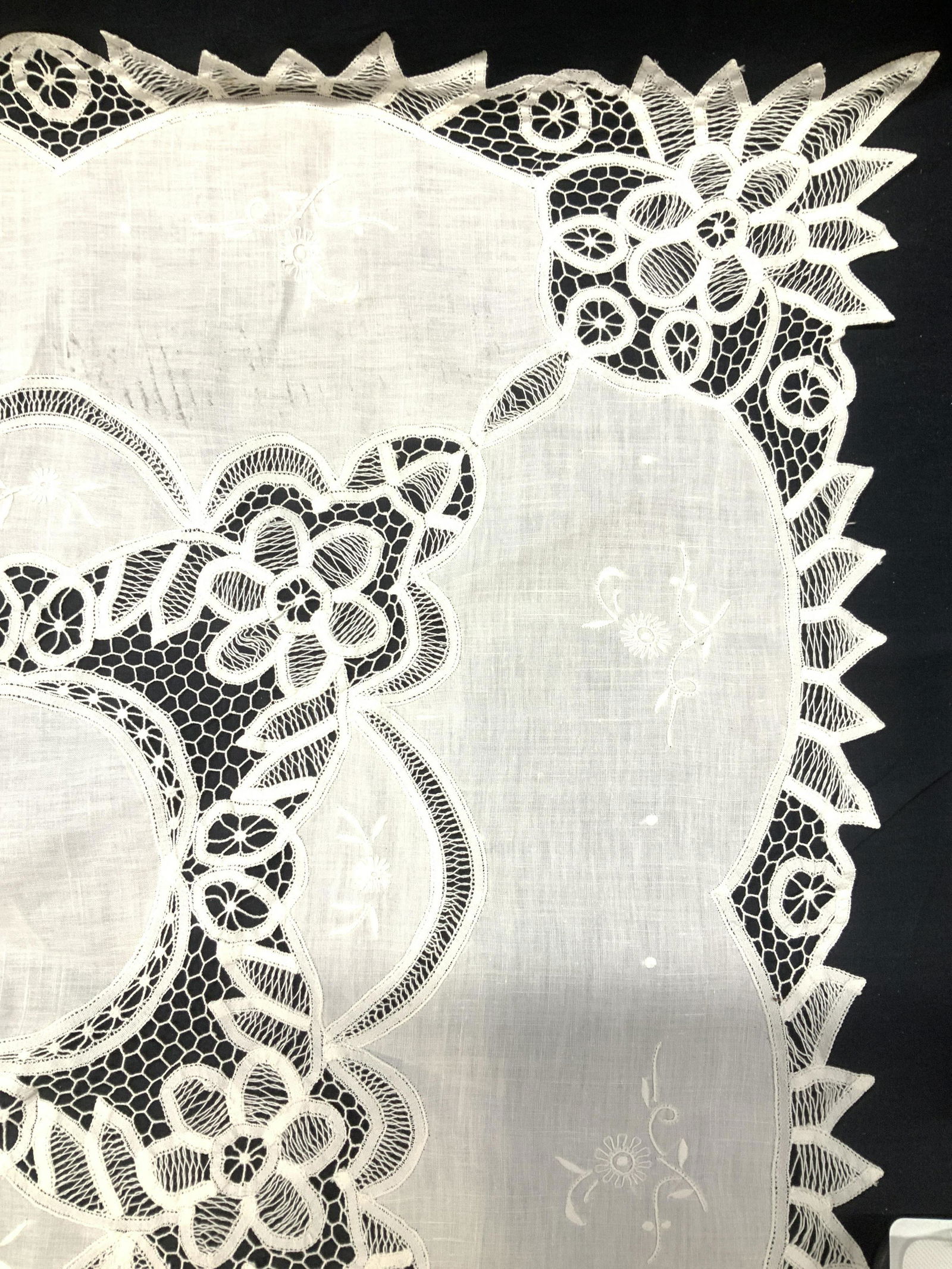 Vintage White Linen Bistro Tablecloth (1 of 5)