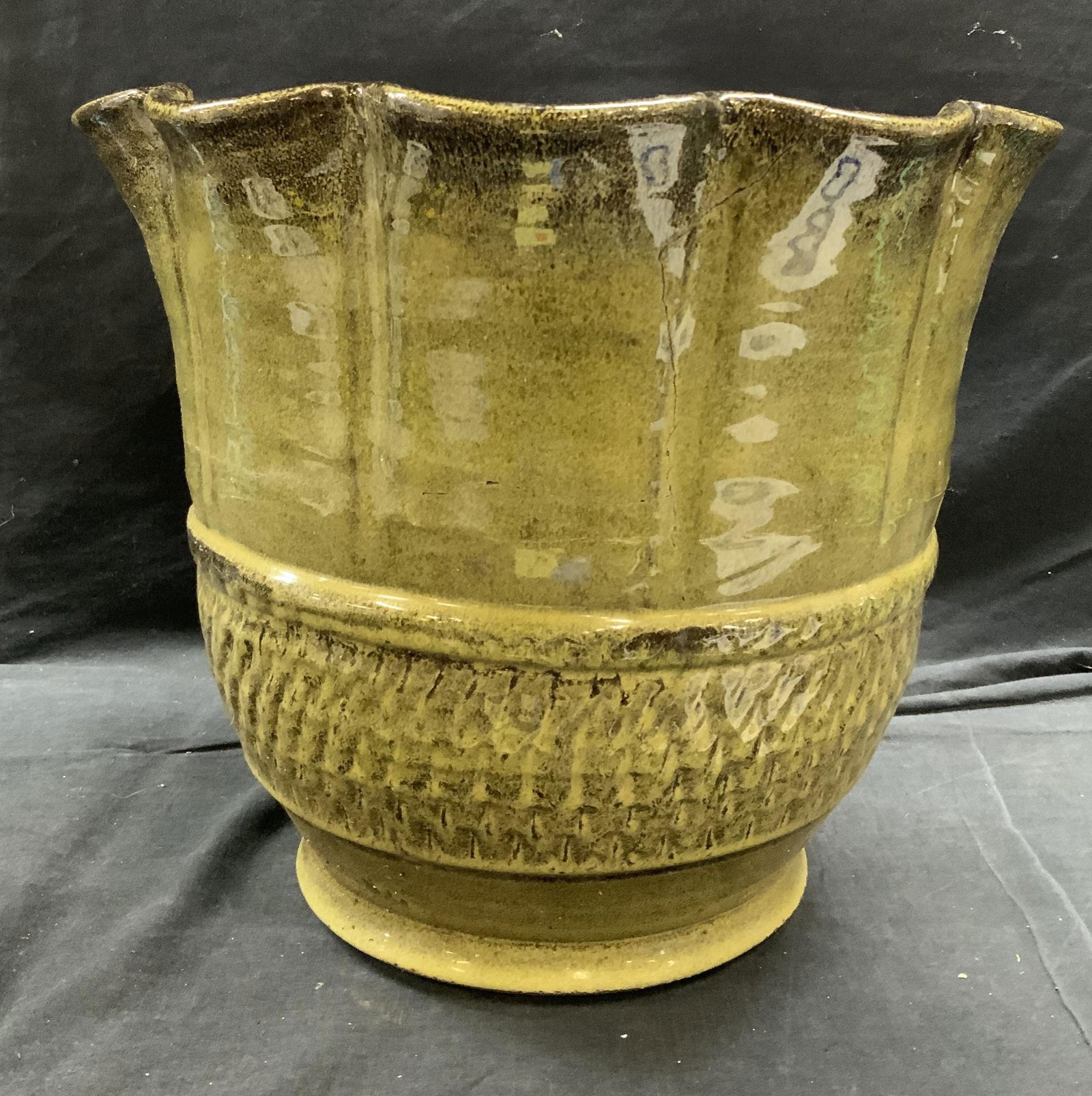 Handkerchief Style Rim Ceramic Planter (1 of 6)