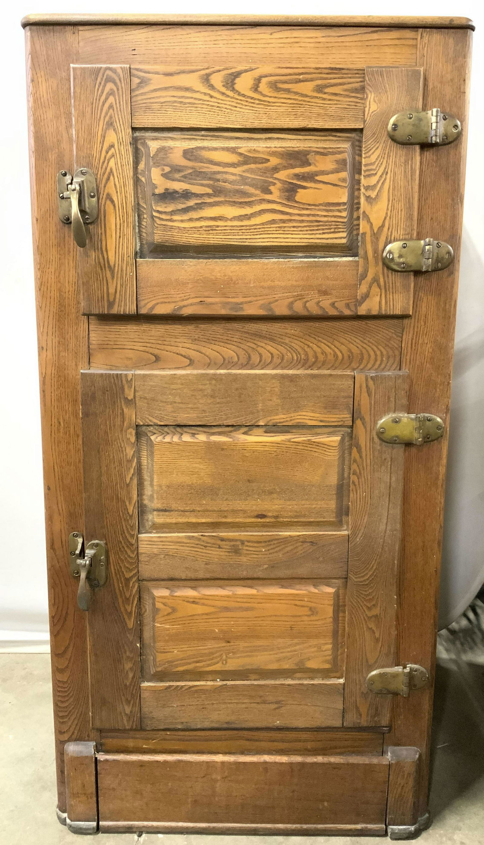 Antique Ice Box C 1920s W Heavy Metal Hardware (1 of 10)