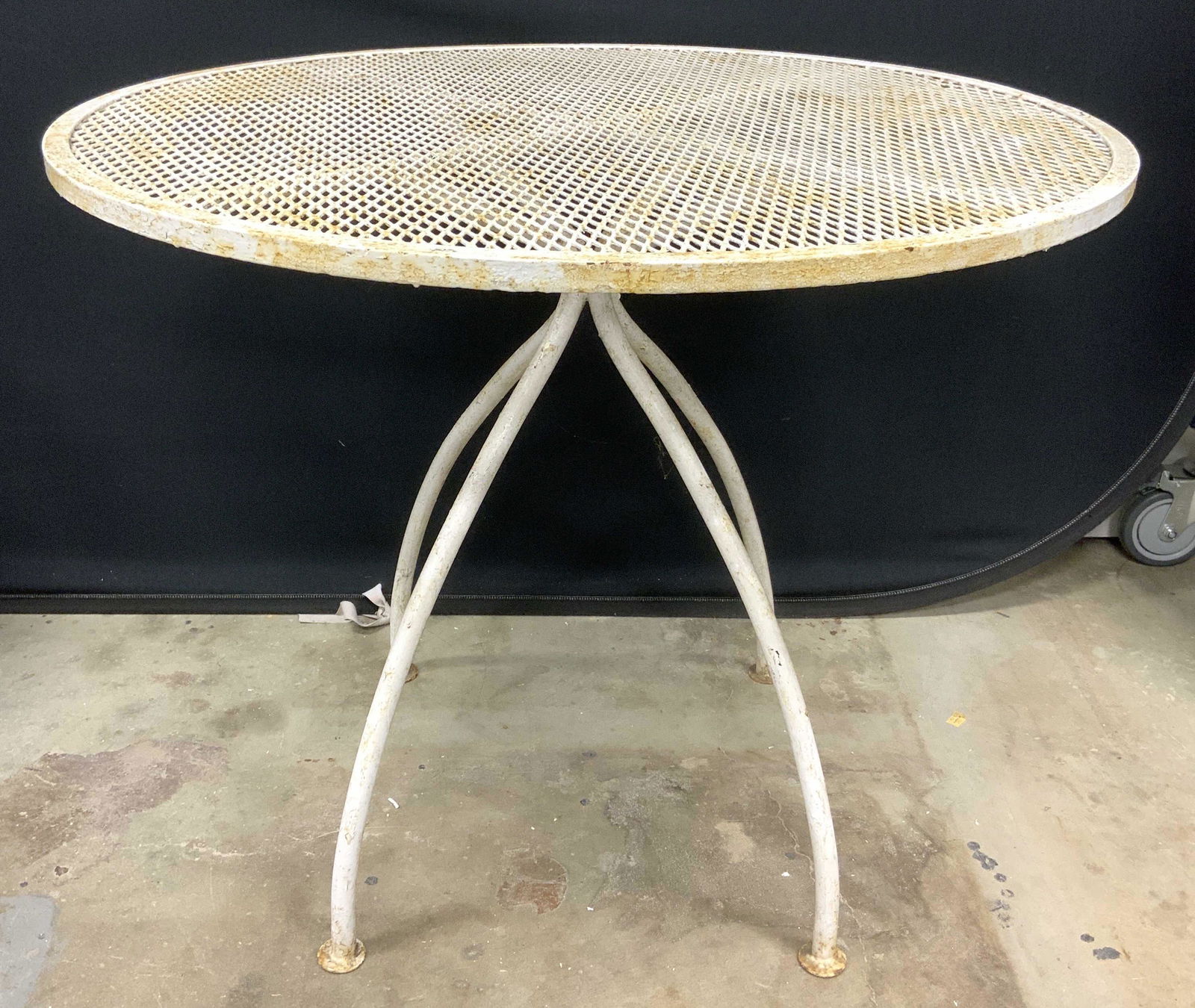 Vintage Circular Outdoor Iron Patio Table (1 of 10)