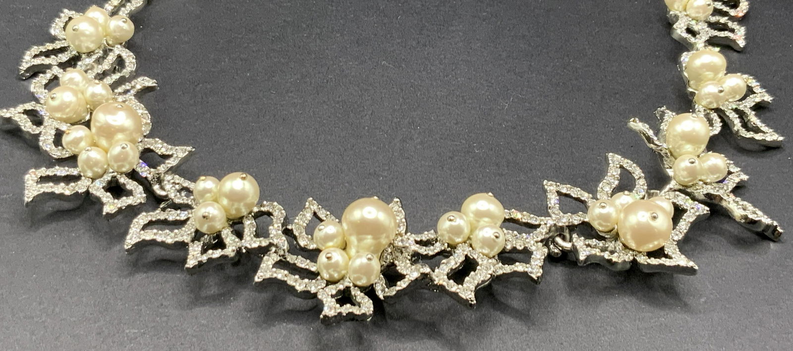 OSCAR DE LA RENTA NWT Pearlescent Necklace, Bag (1 of 16)