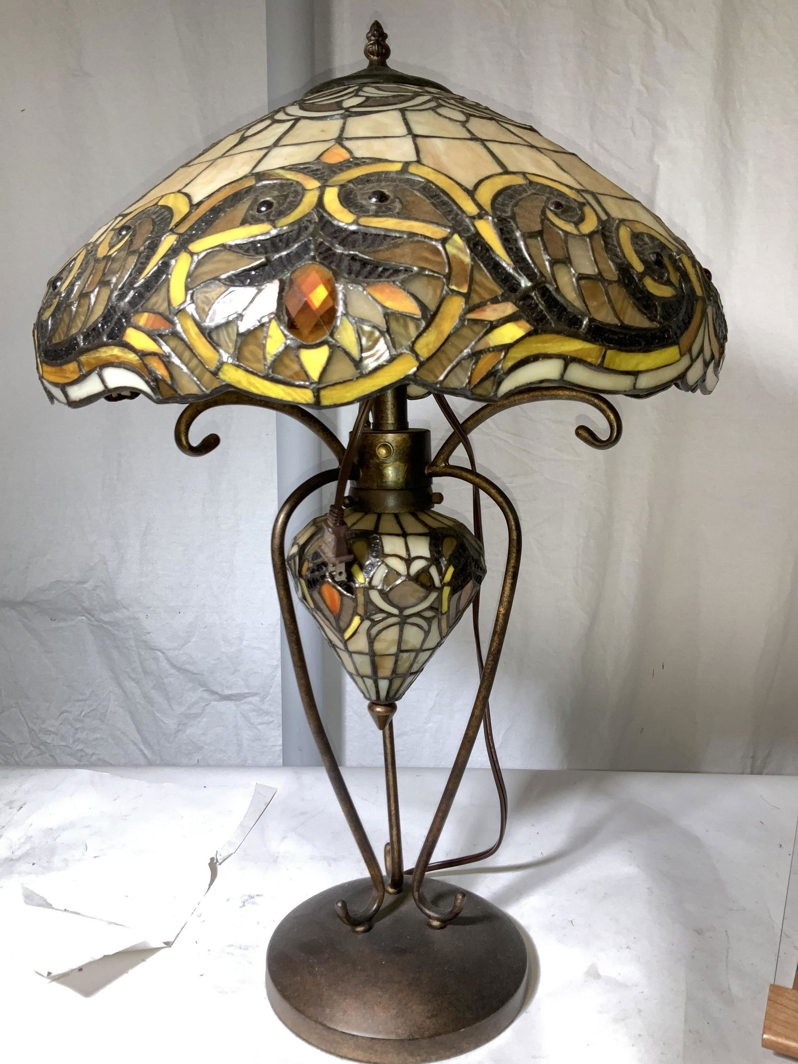 Tiffany Style Mushroom Shade Arts and Crafts Lamp (1 of 11)