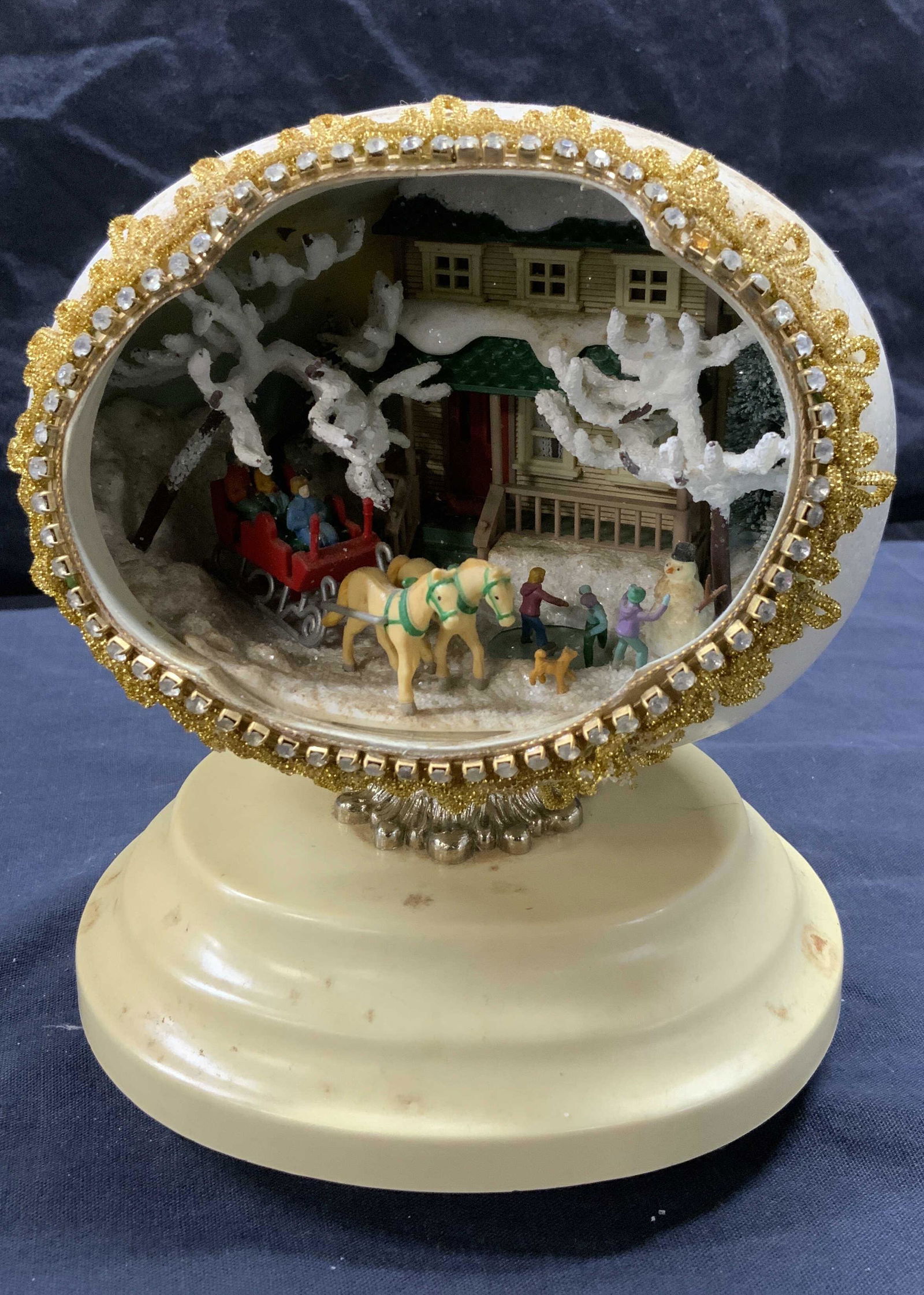 ENESCO Winter Wonderland Music Box (1 of 6)