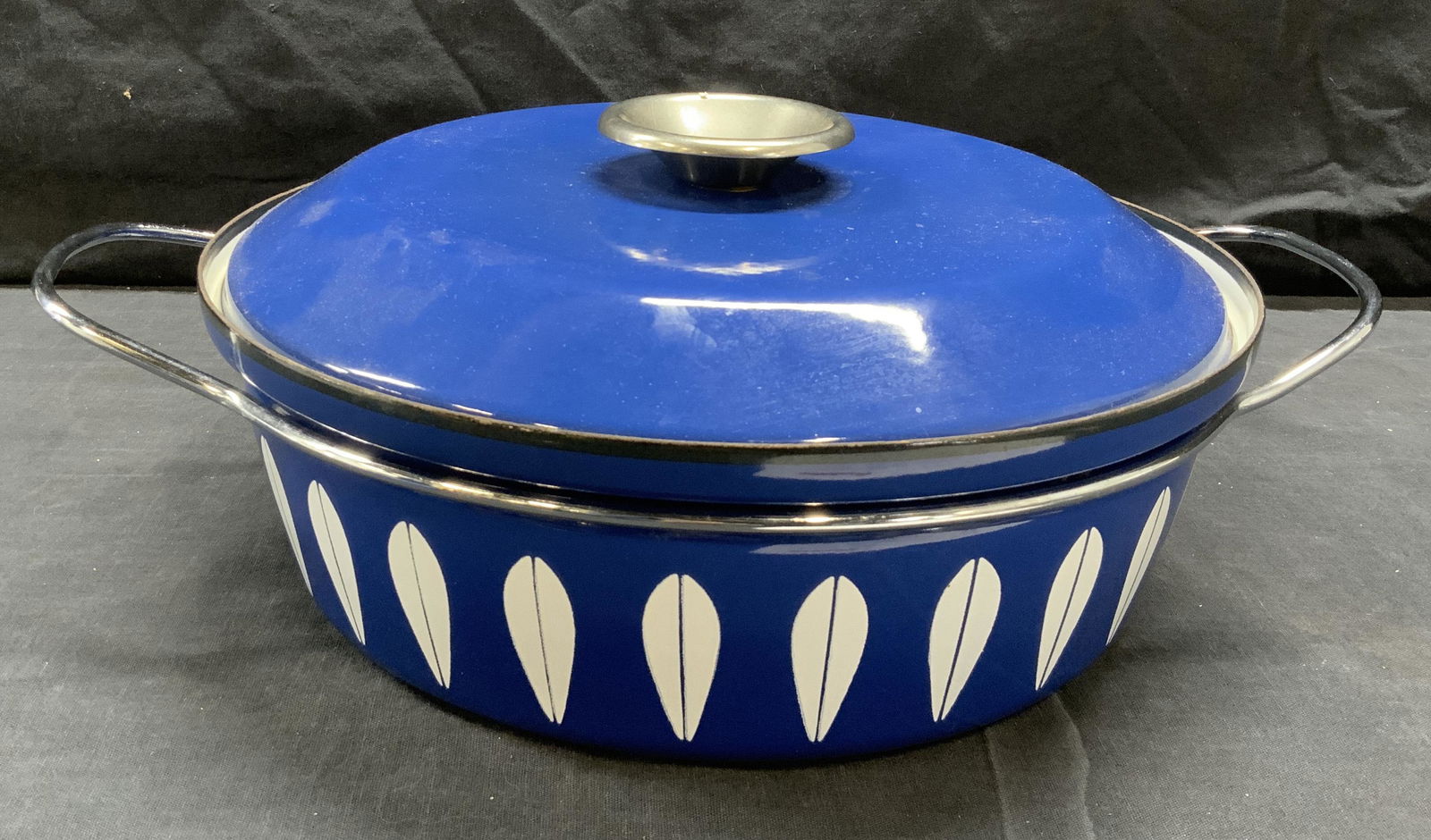 CATHRINE HOLM Vntg Lotus Enamelware Casserole Pot (1 of 6)