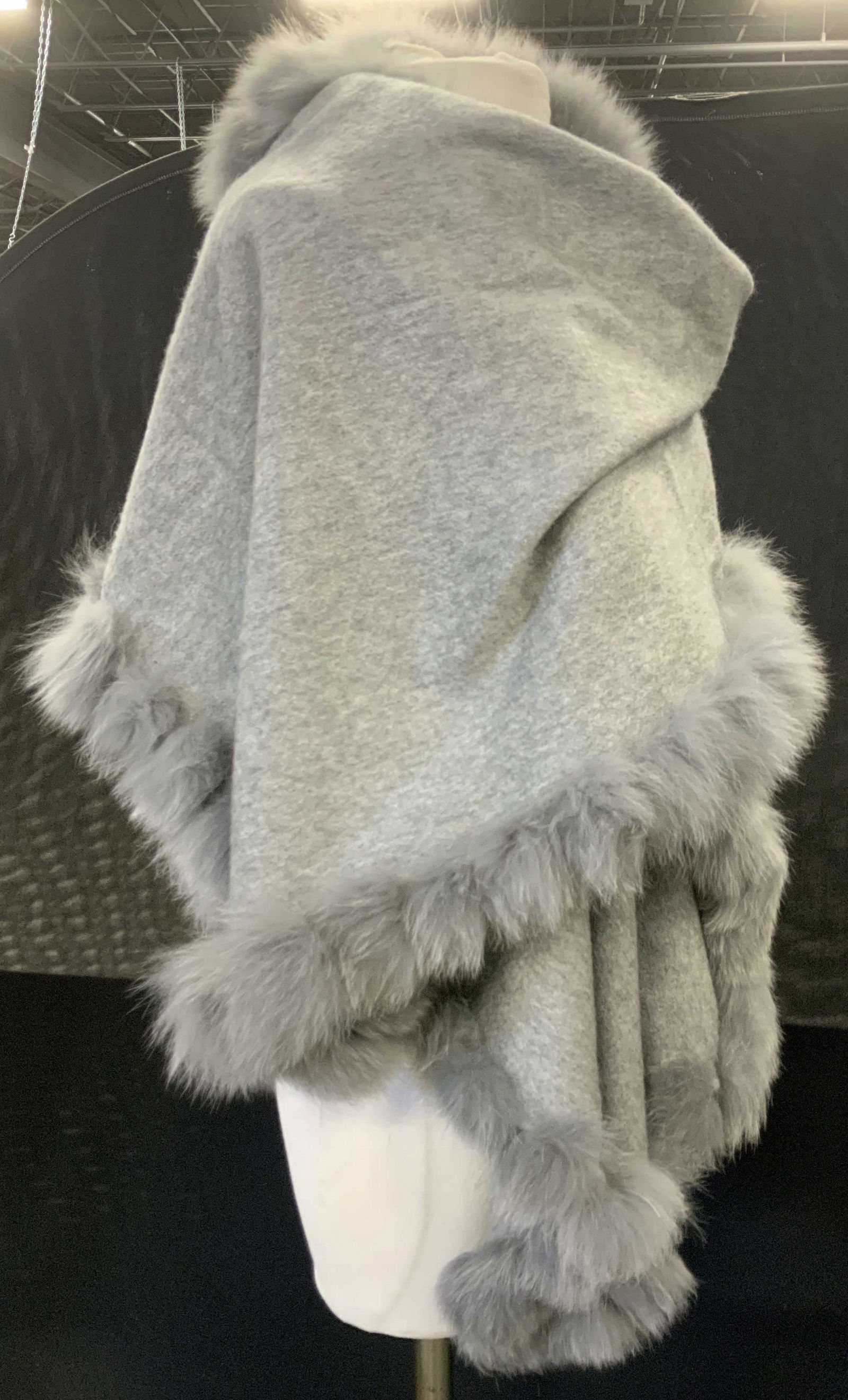 Neiman Marcus Fox Fur & Cashmere Shawl, Stn (1 of 5)