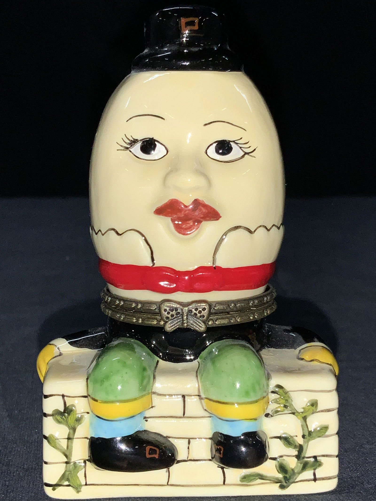 Vintage Porcelain Humpty Dumpty Pill Box (1 of 8)