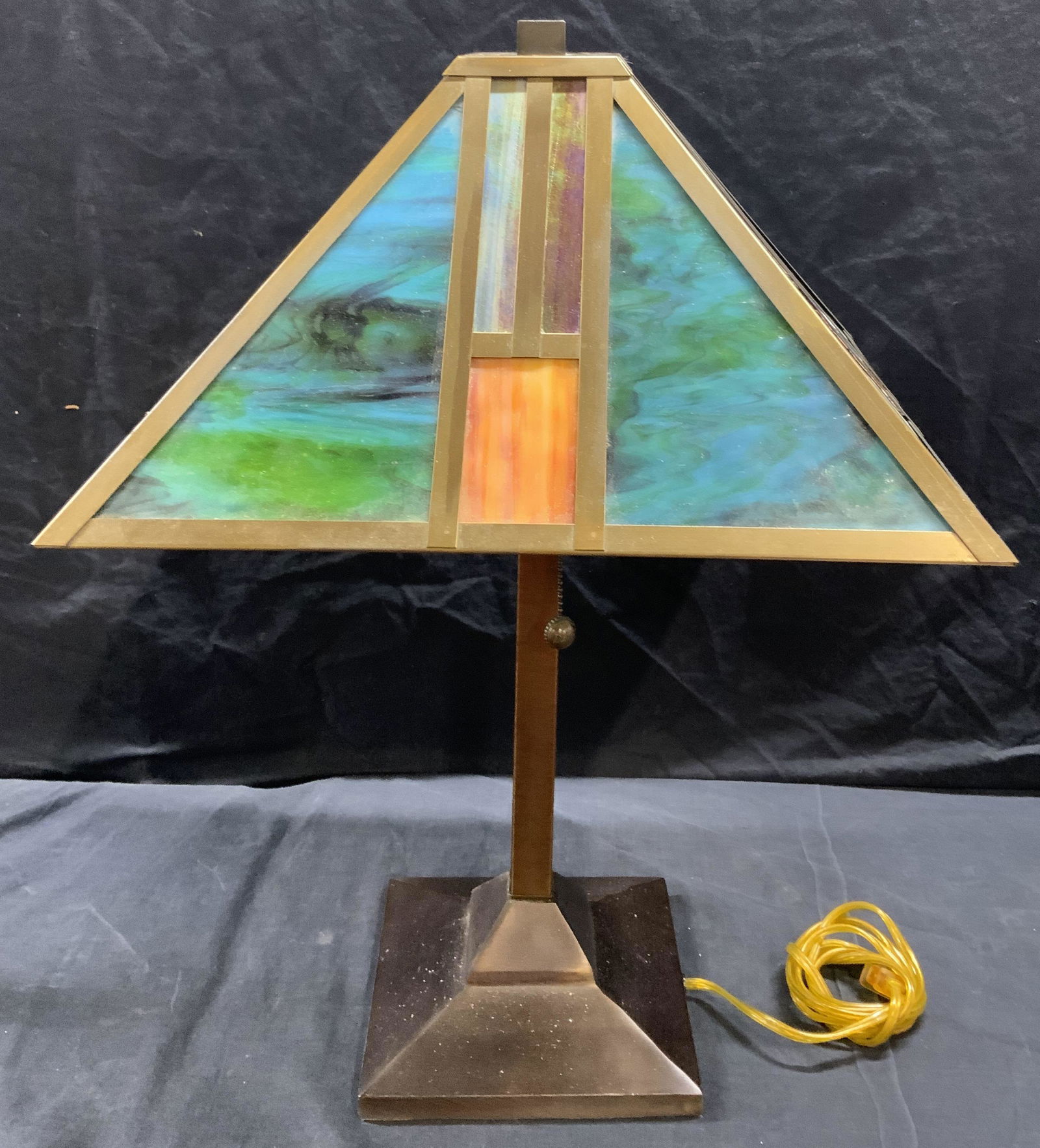 DALE Mid Modern Cent. Tiffany Glass Lamp (1 of 10)