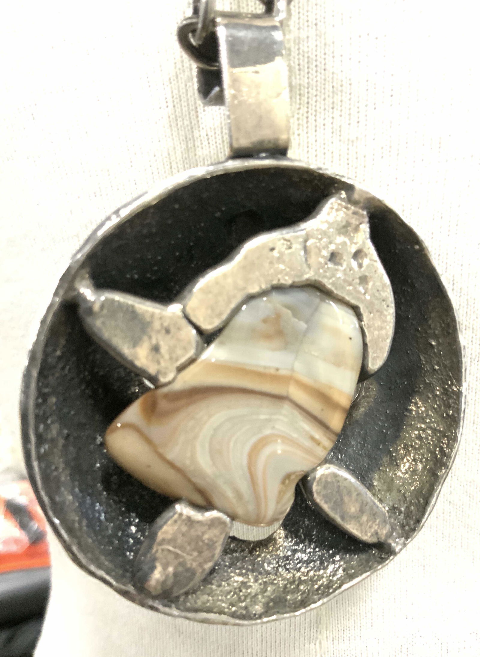 JACOB HULL Vtg Sea Turtle Pendant Neck,Denmark: SIGNED JACOB HULL Vintage 1970s Danish Jacob Hull Denmark, Necklace Pendant. Silver tone metal (possibly plated pewter) large cable chain , 30 in. Long. Chunky pendant with an agate sea turtle under a