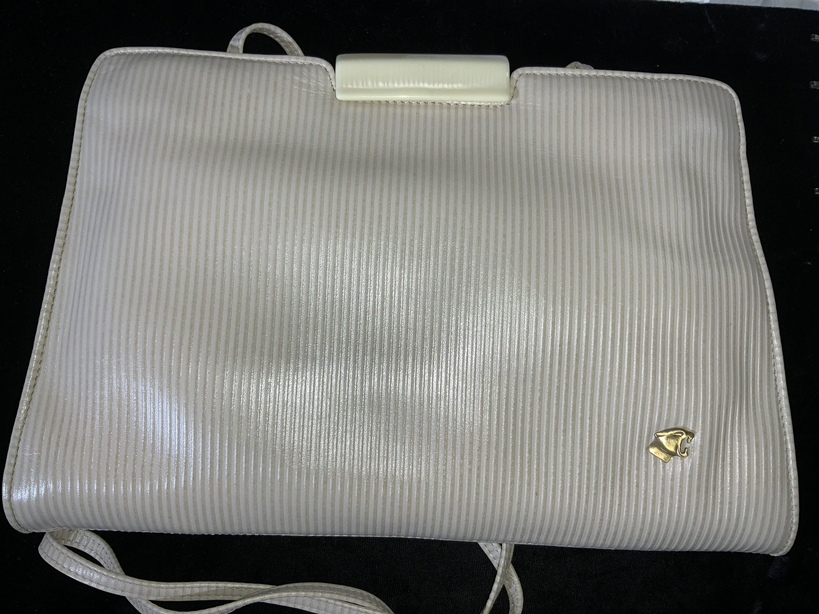BAGHEERA Leather Crossbody/Clutch Bag, IT, New: Signed vintage BAGHEERA tan ribbed leather clutch purse / crossbody body, Made in Italy. Interior is all brown leather with 1 side zipper compartment. Fold over snap closure. Strap drop is 19 in. L. B