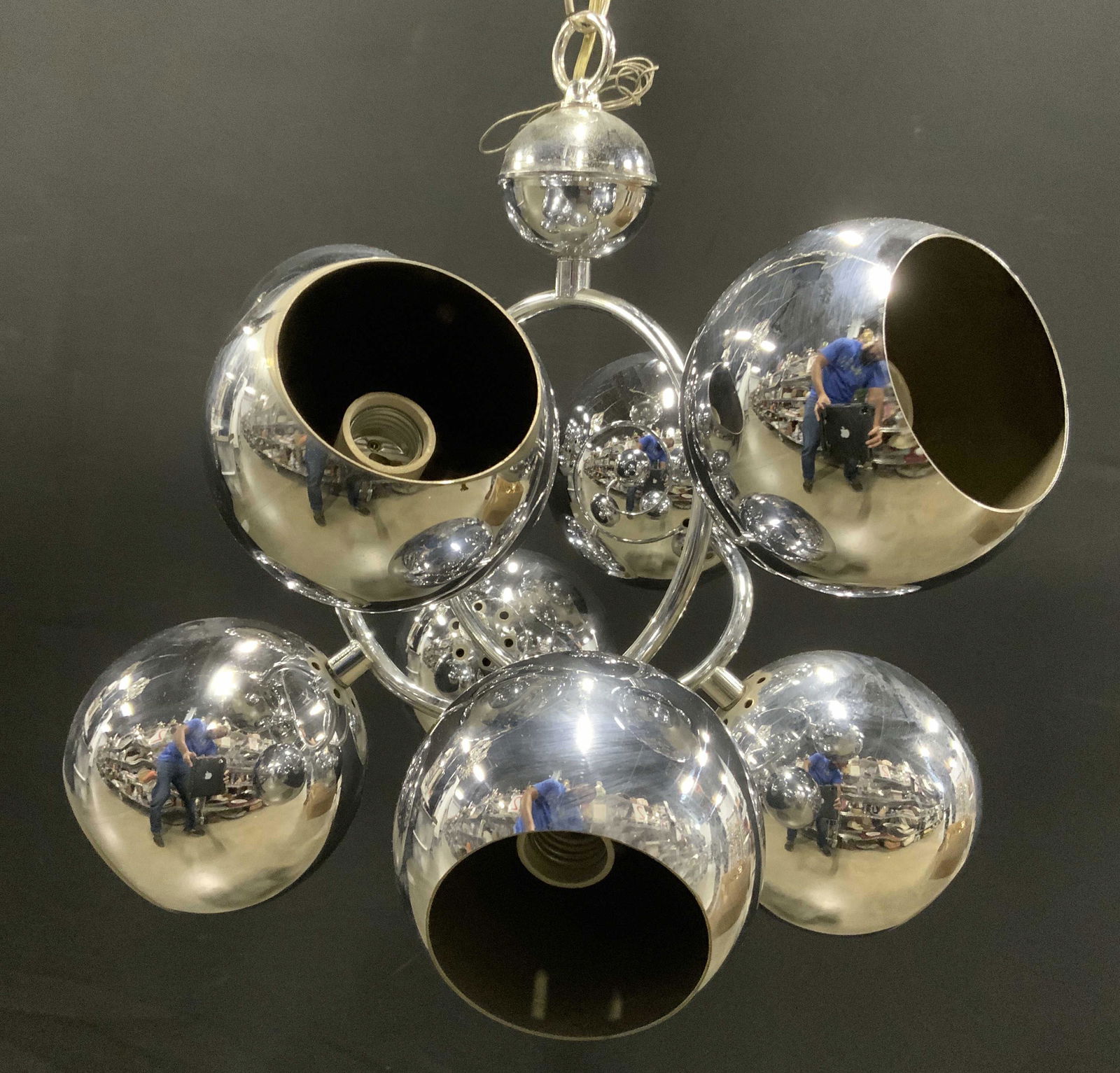 ROBERT SONNEMAN Molecule Metal Chandelier: ROBERT SONNEMAN MOLECULE CHANDELIER PENDANT LIGHT. Piece is silver toned & metal possibly chrome. Chandelier has 8 bulb sockets. Measures approx 34 inches tall 18 inches wide. Chandelier, pendant ligh