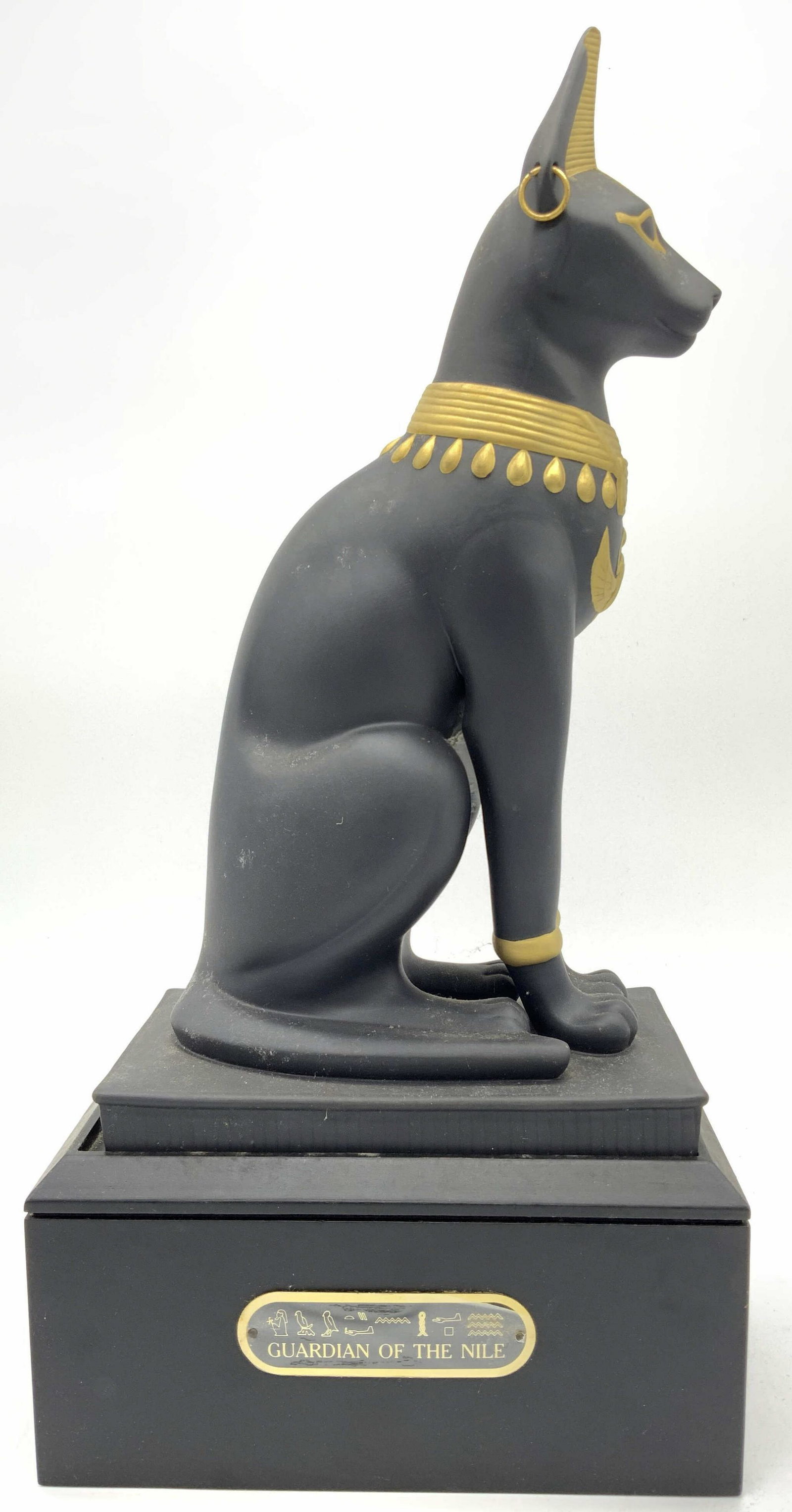 FRANKLIN MINT The Guardian of The Nile Egypt: FRANKLIN MINT The Guardian of The Nile Egyptian Cat, The Guardian of the Nile from the Franklin Mint is an original creation by Roushdy Iskander Garas. It is handcrafted in fine rare black bisque porc
