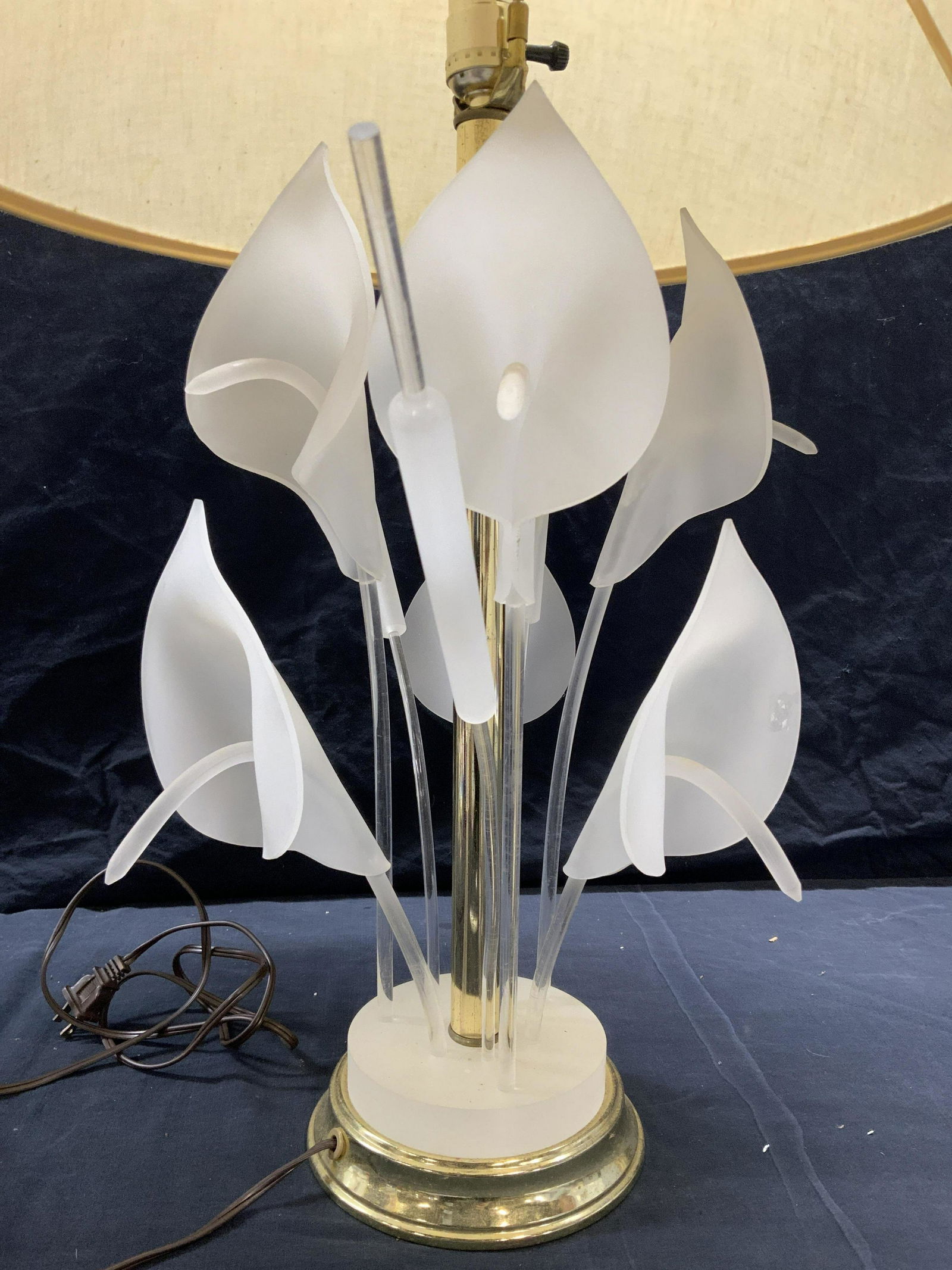 Table Lamp With Anthurium Flowers (1 of 5)