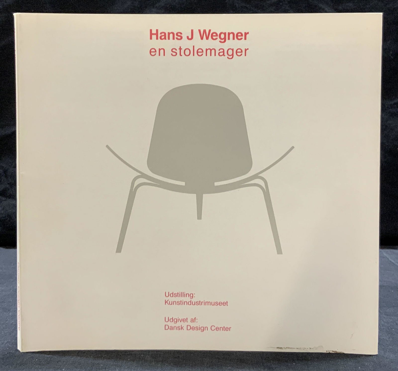 Hans J Wagner en stolemager Chairs Book (1 of 5)