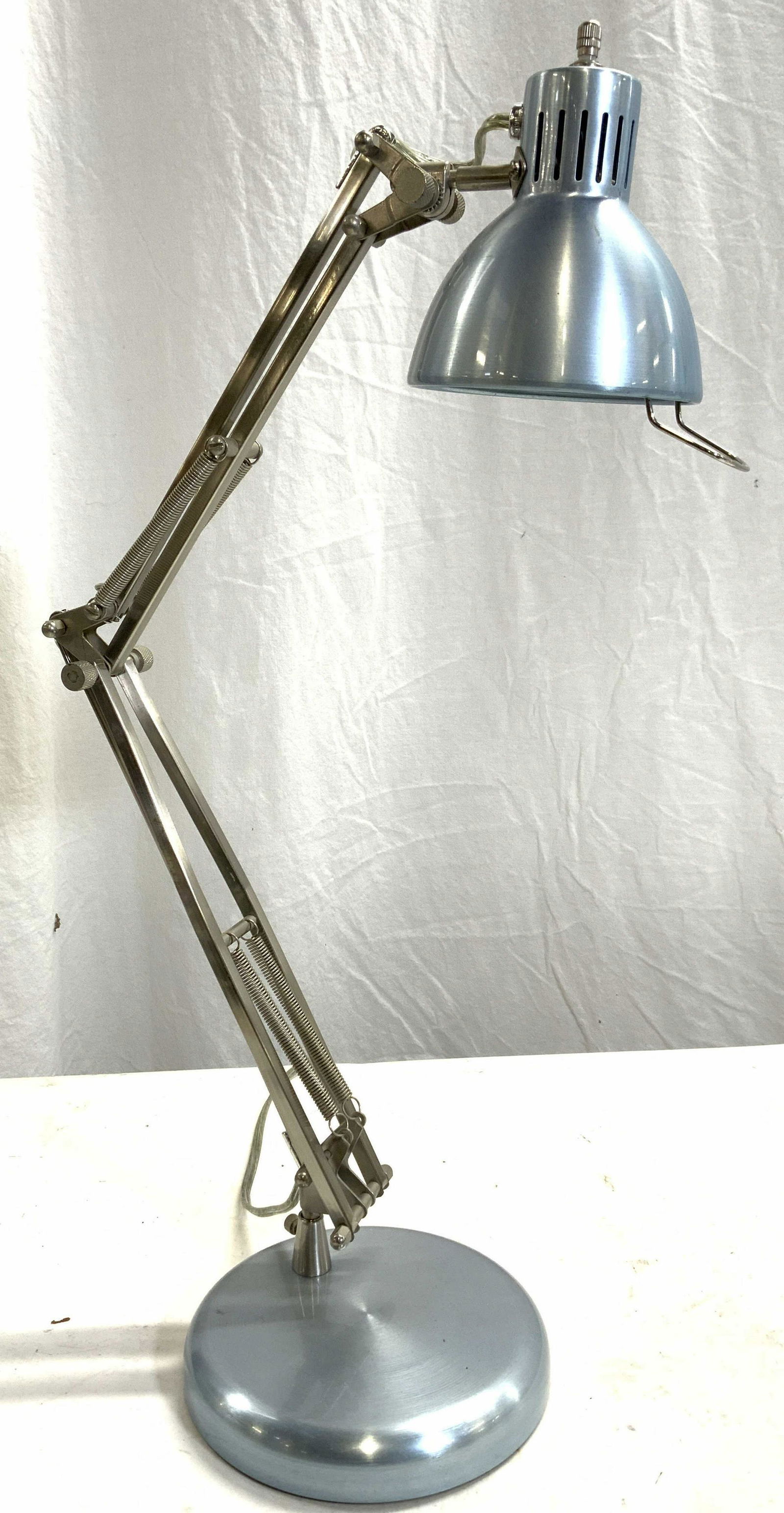 Jointed Metal Desktop Lamp W Circular Base (1 of 7)