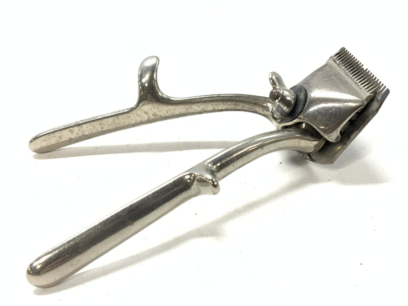 BEAVER Vintage Manual Hair Clipper: Vintage manual chair clipper, possibly made of pewter with steel blade. Marked Beaver on handle. Approximately 5 inches long. Condition is consistent with vintage age and use. Vintage shaving clipper,