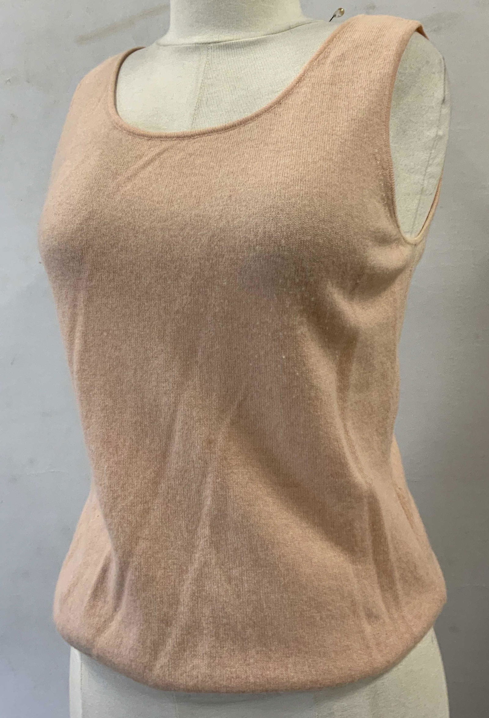 ESCADA BERGDORF GOODMAN Vntg Cashmere Cami: ESCADA BERGDORF GOODMAN Vntg Cashmere Cami/Tank Top, tag reads made in italy, length of 22 inches, space between sleeves measures 13 inches, small discoloration to back. Property of Manhattan, New Yor