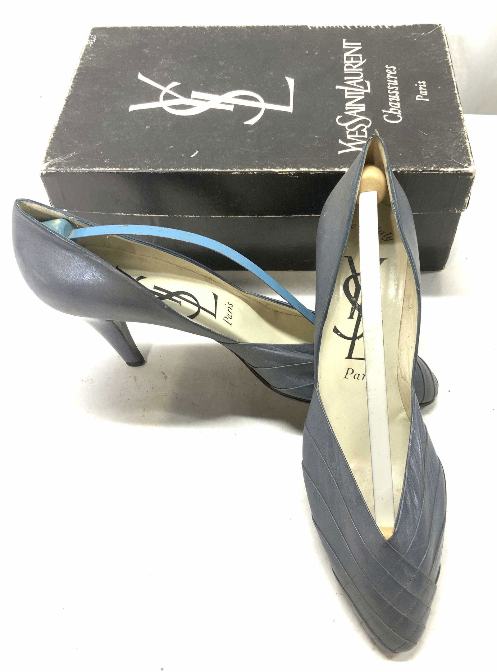 Yves St. Laurent v SIGN Vintage Leather Pumps, IT (1 of 8)