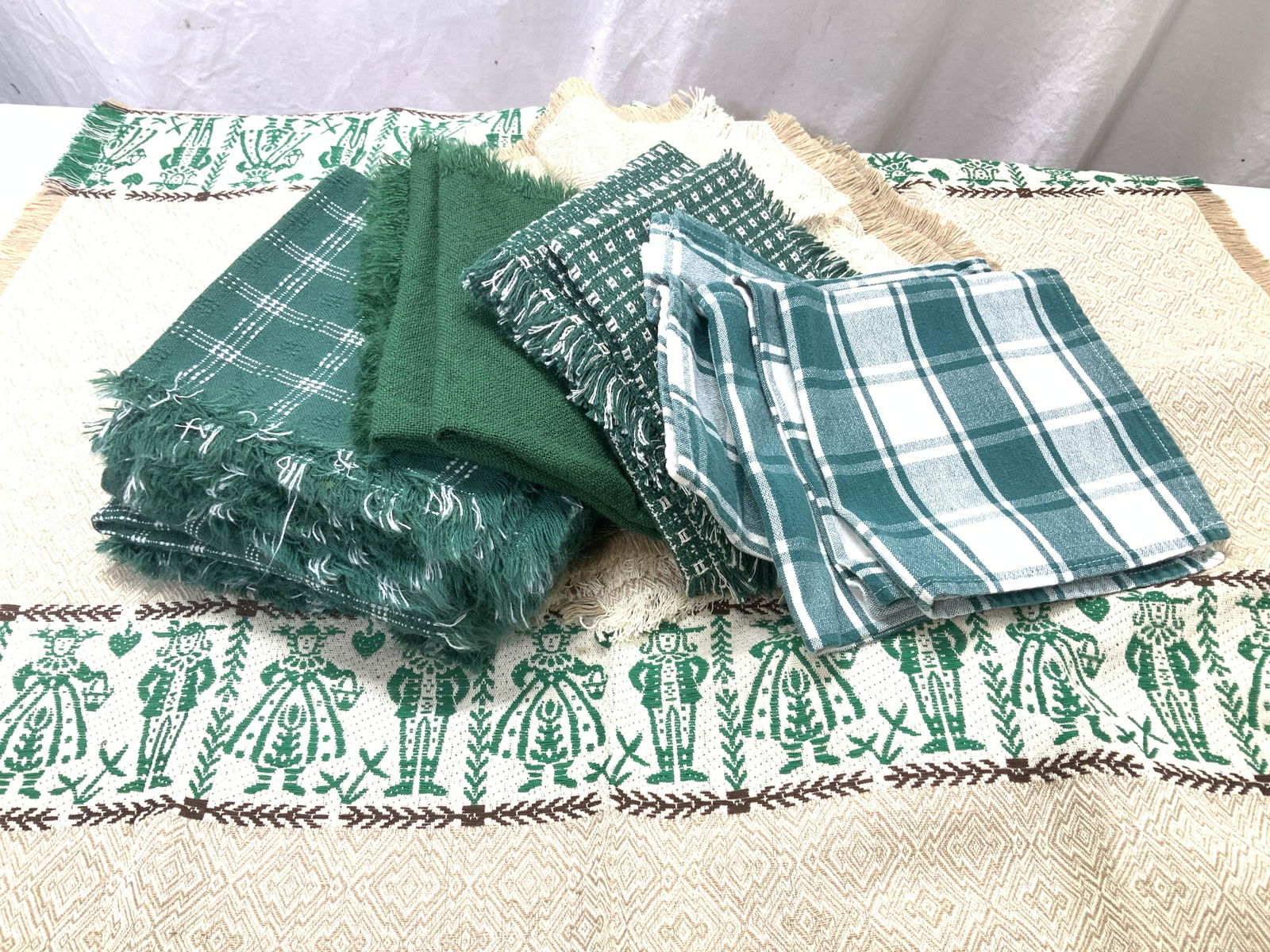 Group Lot 28 Green & Beige Cotton Set Table Linens (1 of 7)