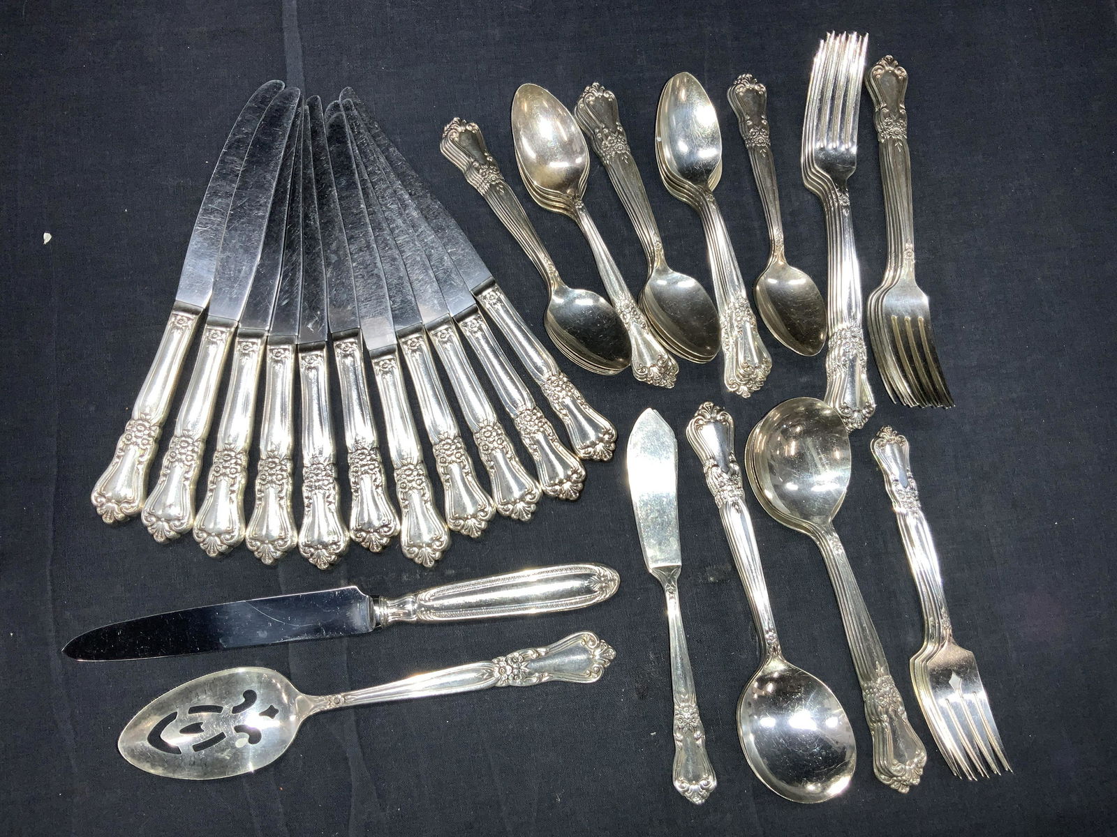 63 W.M.A Rogers Oneida SilverPlated Silverware Set (1 of 10)