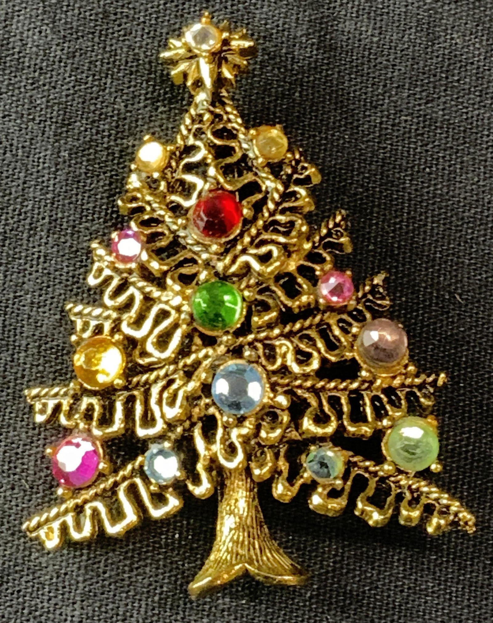 Hollycraft Rhinestone Christmas Tree Brooch (1 of 4)