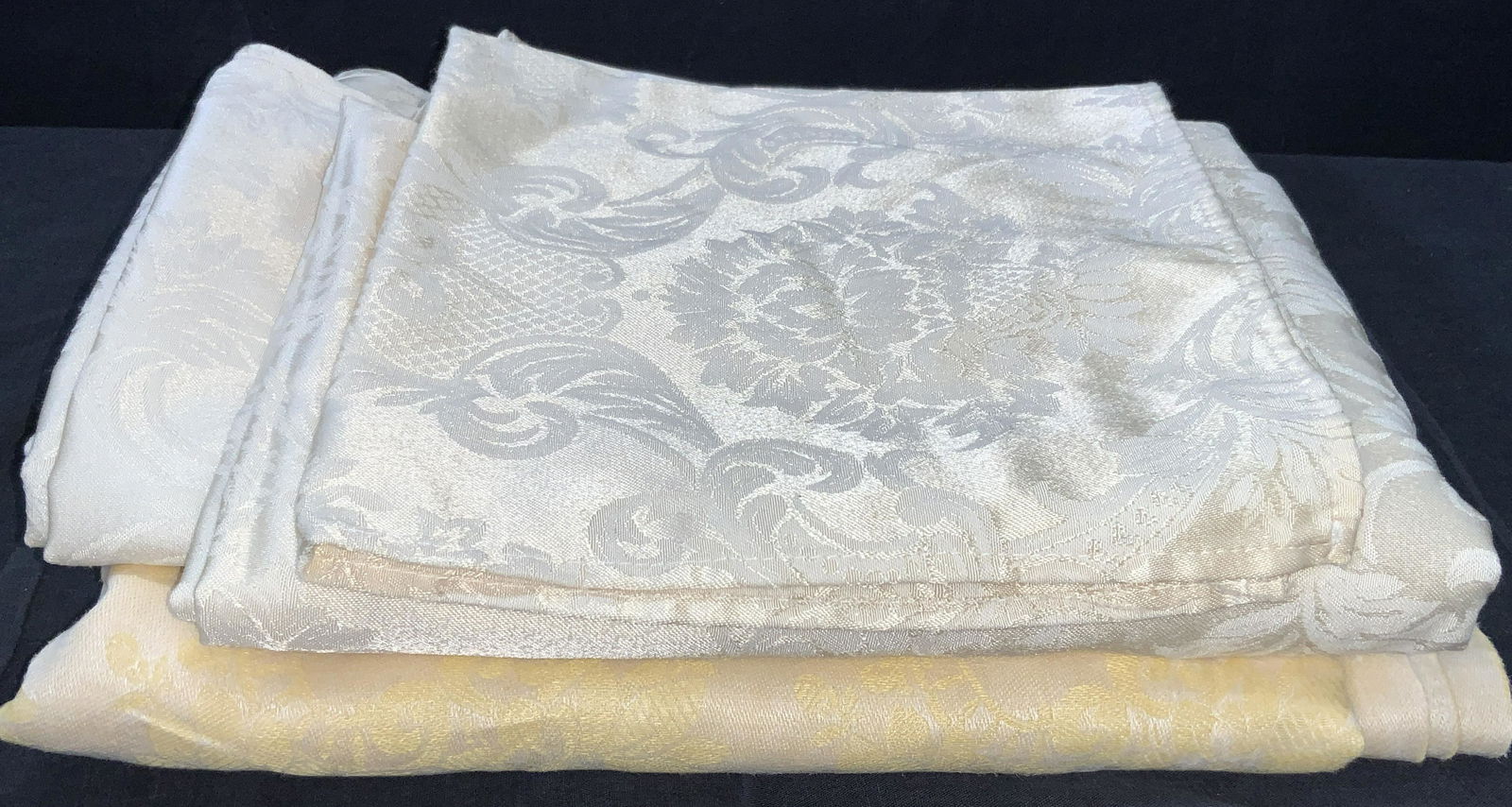 3 Vintage Yellow Toned Table Linens (1 of 4)