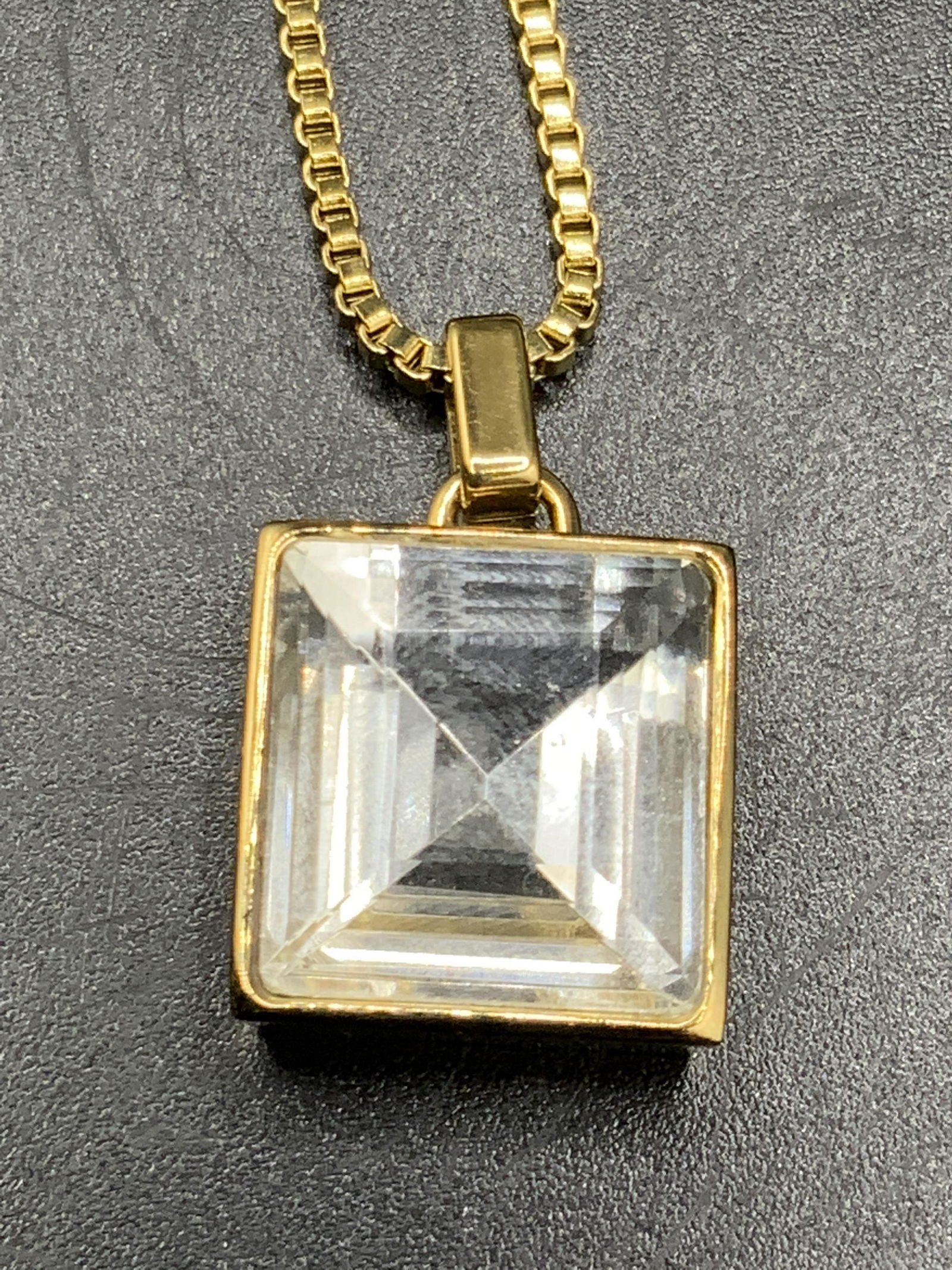 MICHAEL KORS NWT Bloomingdales Crystal Necklace (1 of 7)