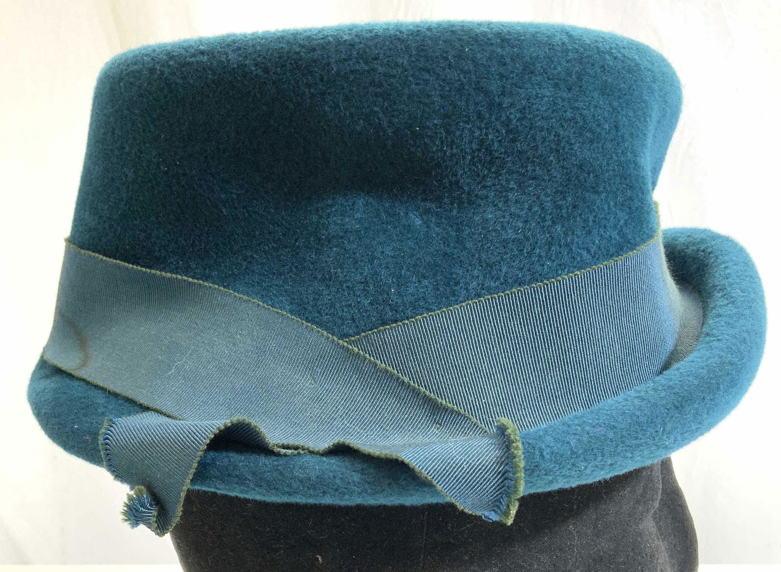 Lot 2 BERGDORF GOODMAN PHILIPPE MODEL Hat & More (1 of 9)