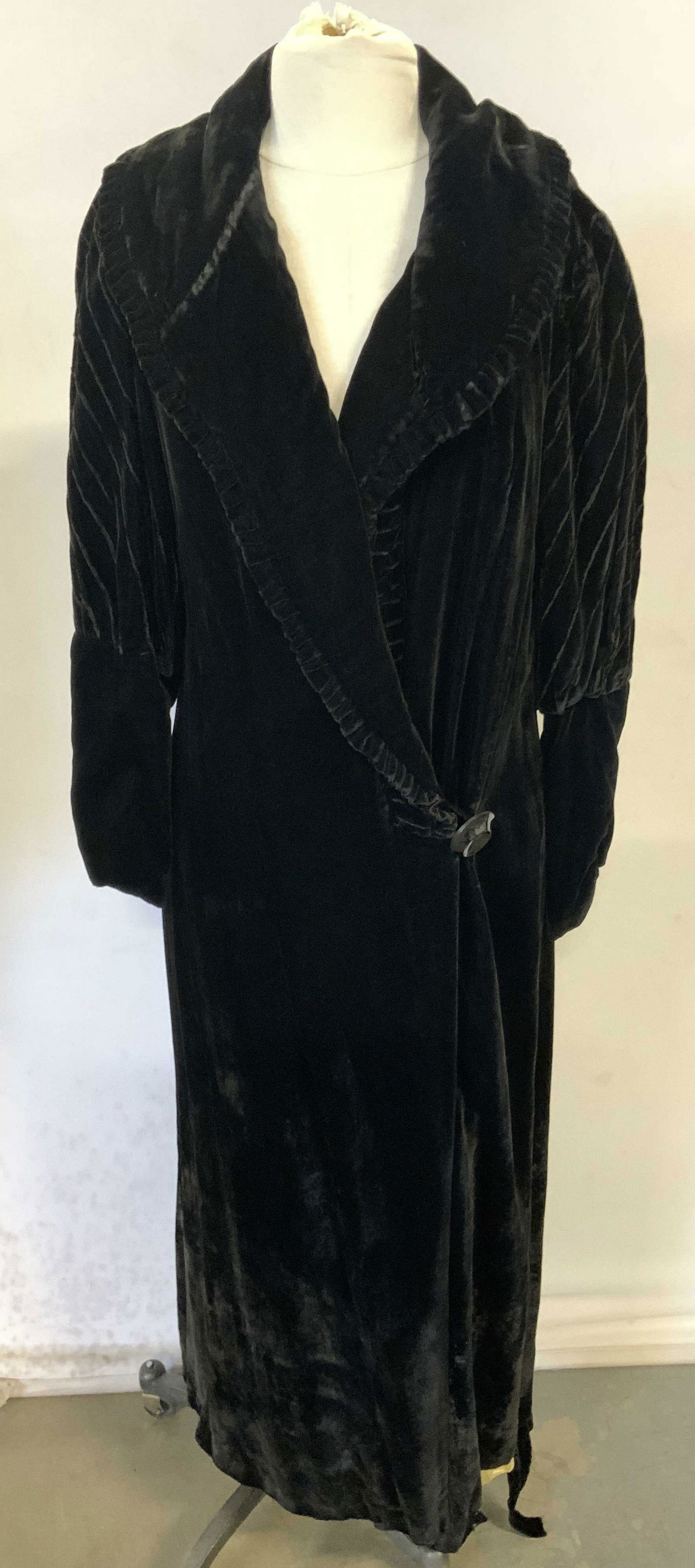 Vintage Black Velvet Full Length Jacket (1 of 13)
