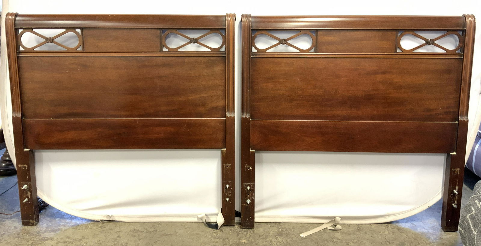 Vntg Matching Twin Carved Wooden Head & Footboard: Lot includes 1 headboard & 1 footboard. Each piece is brown toned and wooden possibly mahogany. Top corners of each Piece has Infinity symbol shaped structures with pierced detail in between. Tops of