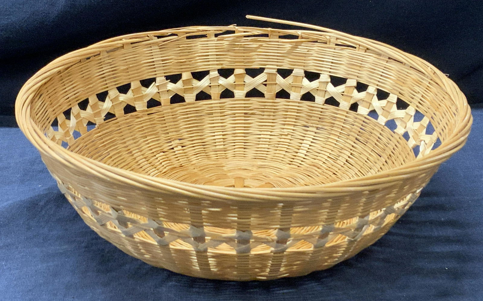 Retro Tan Woven Wicker Circular Vessel (1 of 6)