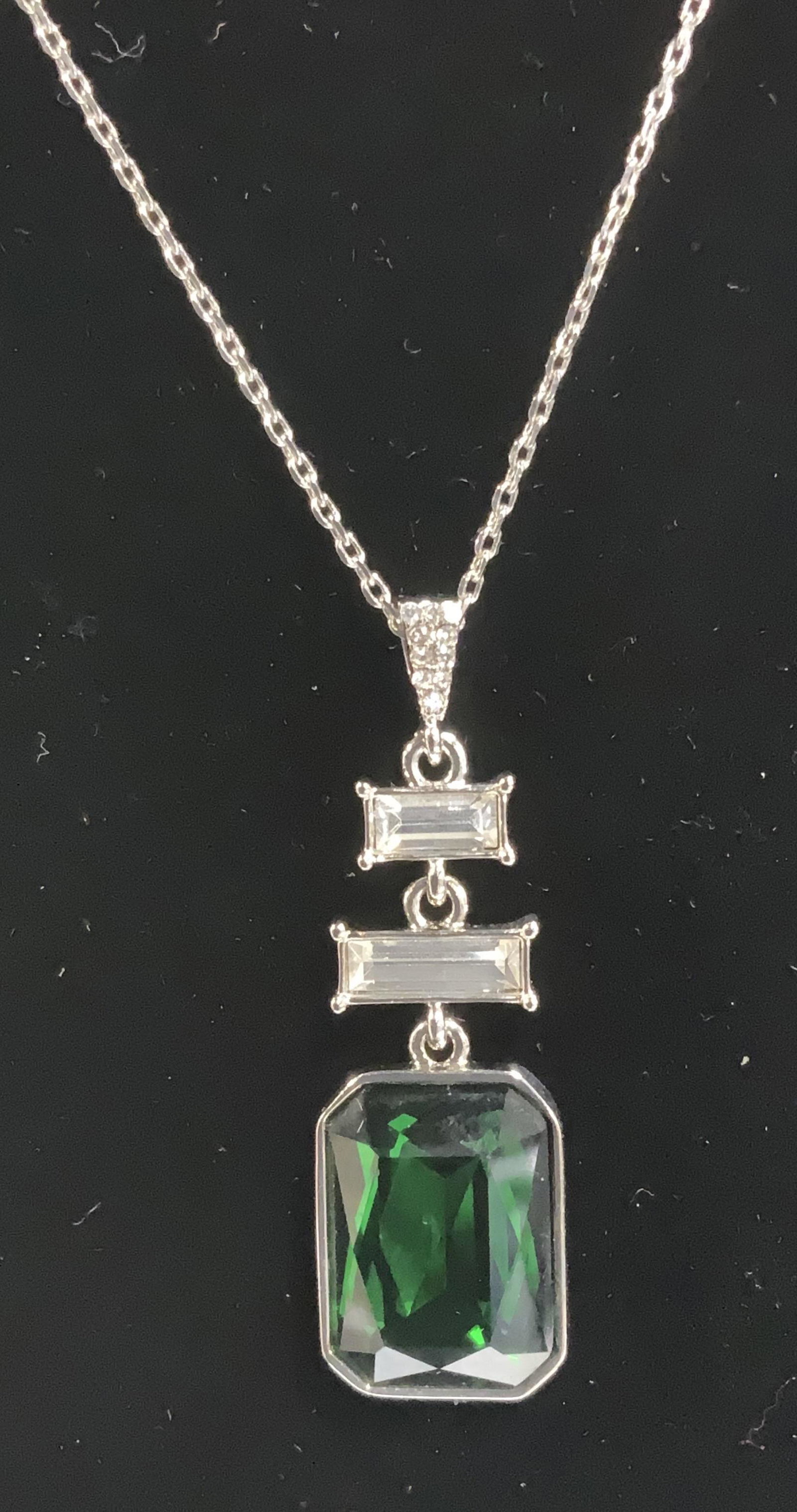 VINCE CAMUTO Green Rhinestone Pendant Necklace: VINCE CAMUTO Green Rhinestone Pendant Necklace, pendant measures approx 2 inches, chain measures approx 18 1/2 inches. Chunky jewelry, statement Jewelry, Vintage Jewelry,Fashion Jewelry, Estate Jewelr