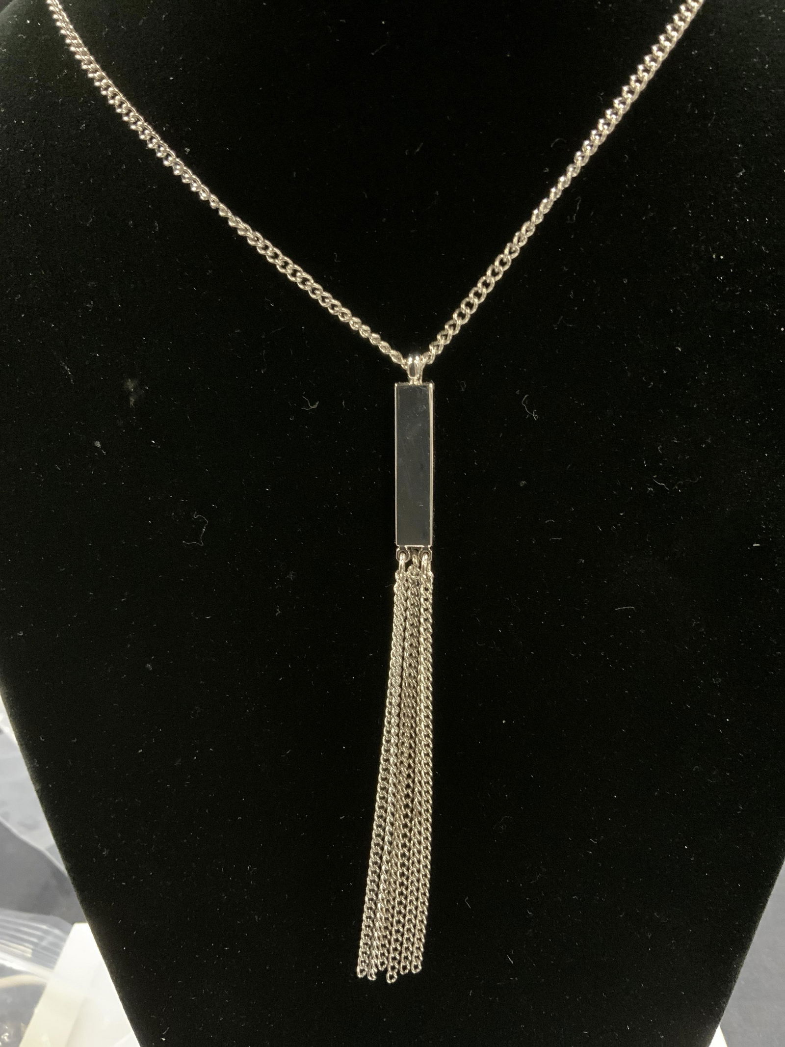 Silver Toned Chain Necklace: Silver Toned Chain Necklace, pendant measures 5 inches long, chain measure approx 27 1/2 inches long. Chunky jewelry, statement Jewelry, Vintage Jewelry,Fashion Jewelry, Estate Jewelry, Costume Jewelr