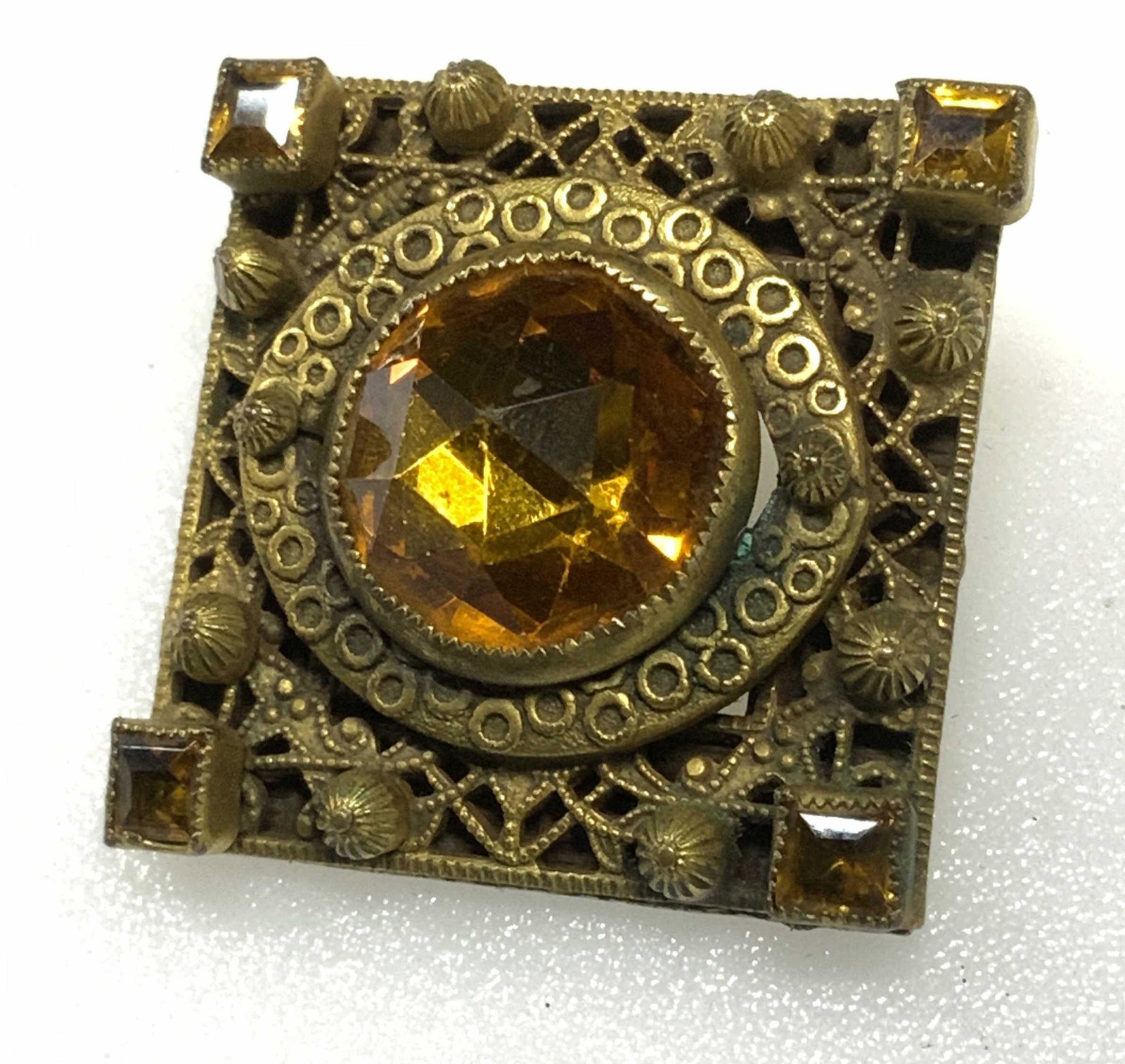 Baroque Style Brooch: Baroque Style Brooch, measures 1 1/8 x 1 1/8 inches, has rhinestone at center. Chunky jewelry, statement Jewelry, Vintage Jewelry,Fashion Jewelry, Estate Jewelry, Costume Jewelry, Ladies Wearable Acce