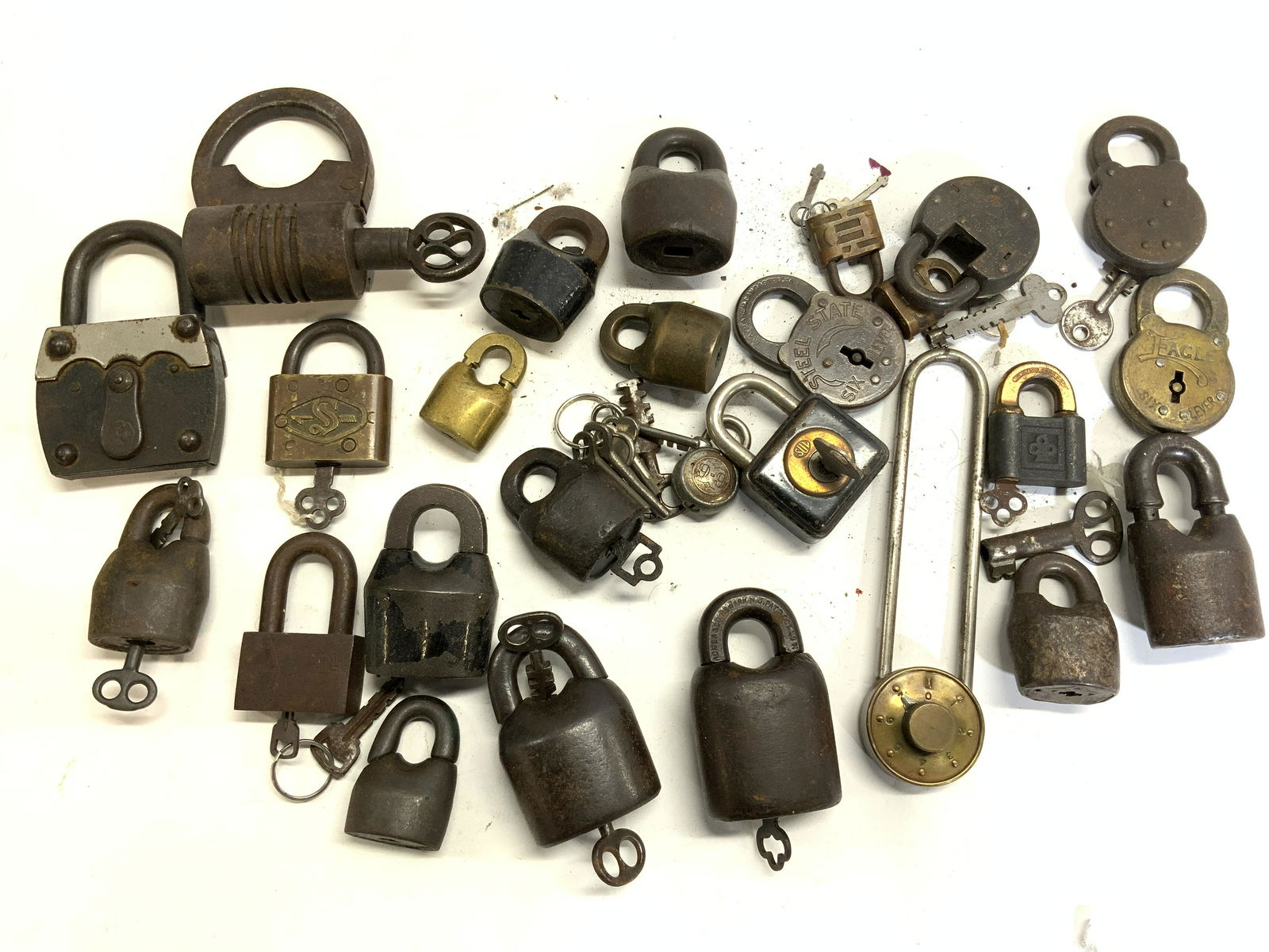 Lot 26 Assorted Vintage & Antique Locks (1 of 8)