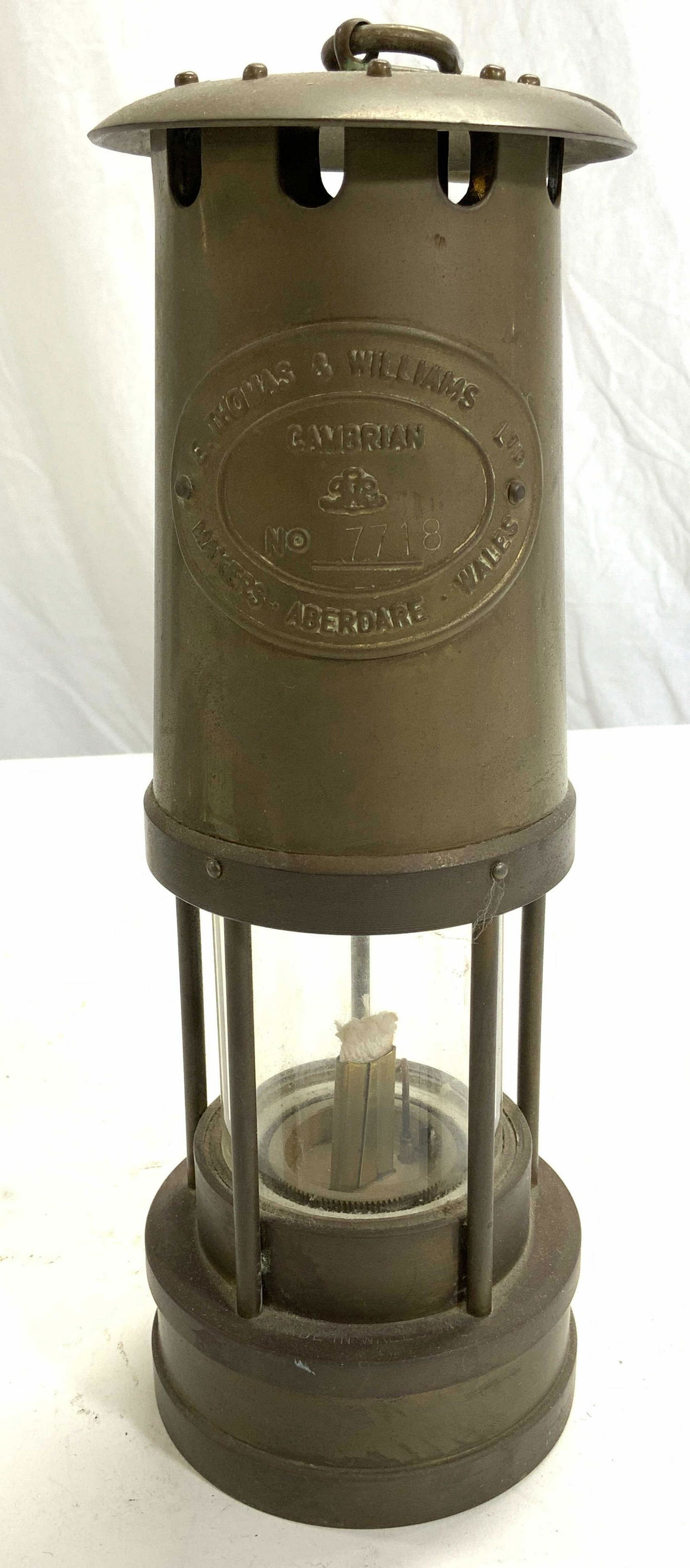 E THOMAS & WILLIAMS Vintage Brass Gas Lantern (1 of 7)